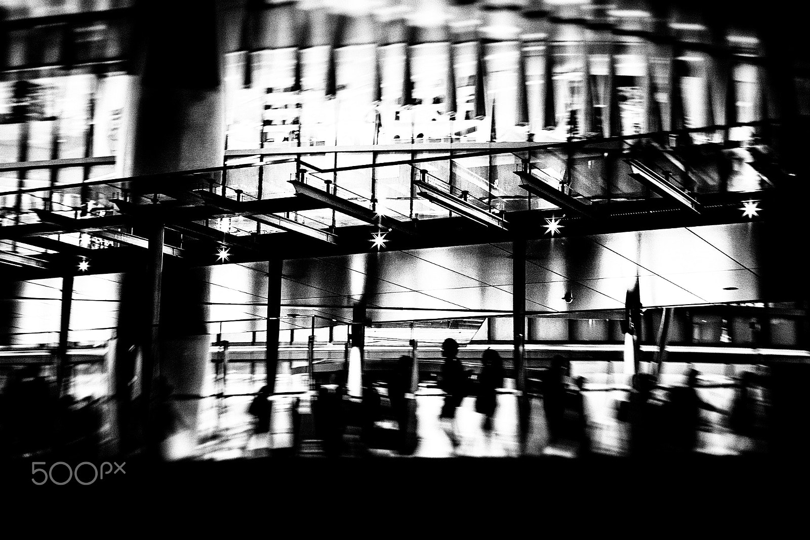 Summicron-M 1:2/50 sample photo. Motion photography