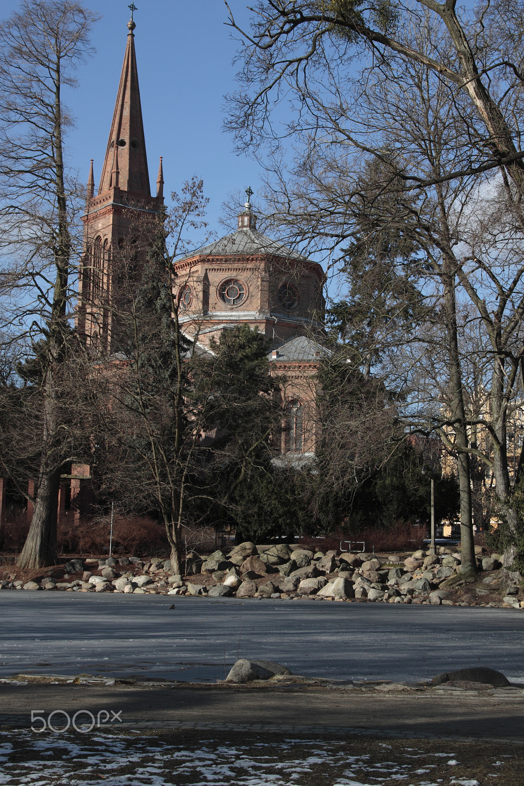 Canon EOS 500D (EOS Rebel T1i / EOS Kiss X3) + Canon EF 24-105mm F4L IS USM sample photo. End of winter (church) photography