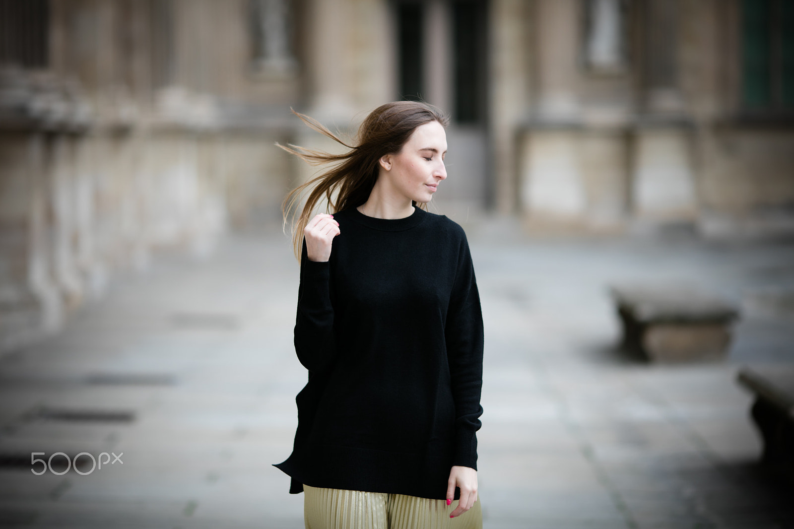 Canon EOS 5DS R + Canon EF 135mm F2L USM sample photo. Lady in the wind photography