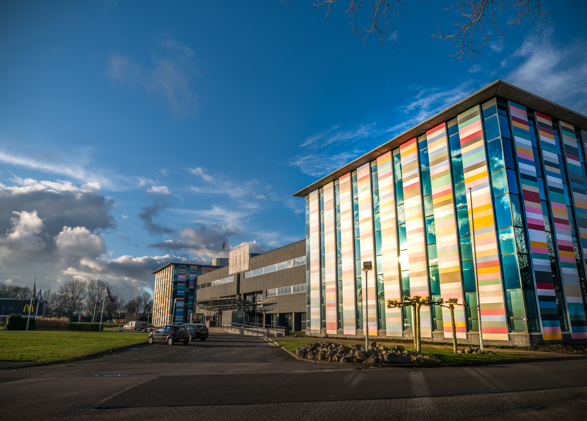 Panasonic Lumix DMC-G85 (Lumix DMC-G80) + Panasonic Lumix G X Vario 12-35mm F2.8 ASPH Power OIS sample photo. Utrecht colourful building photography