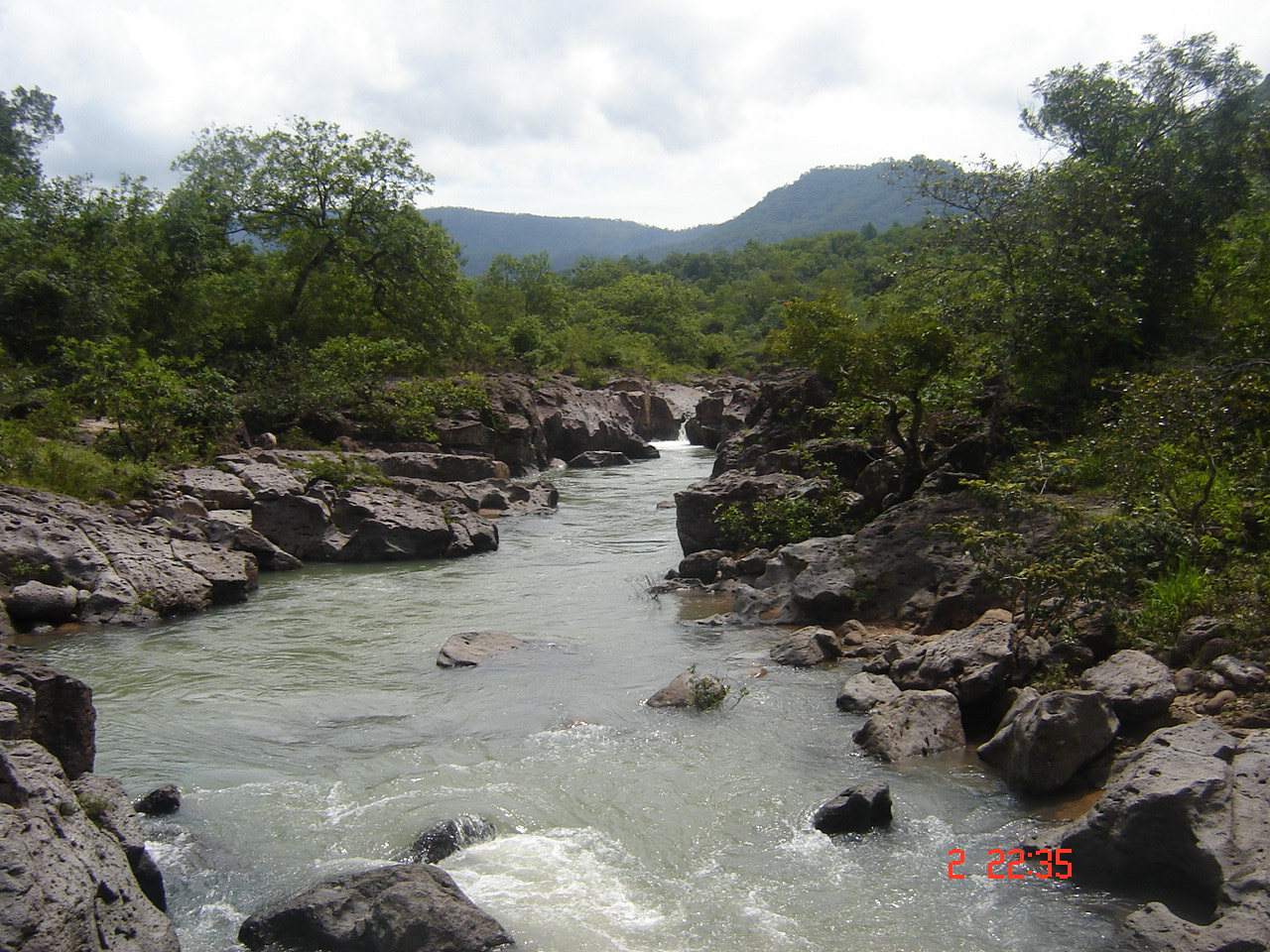 Sony DSC-S60 sample photo. Sapo river, perquín, morazán photography