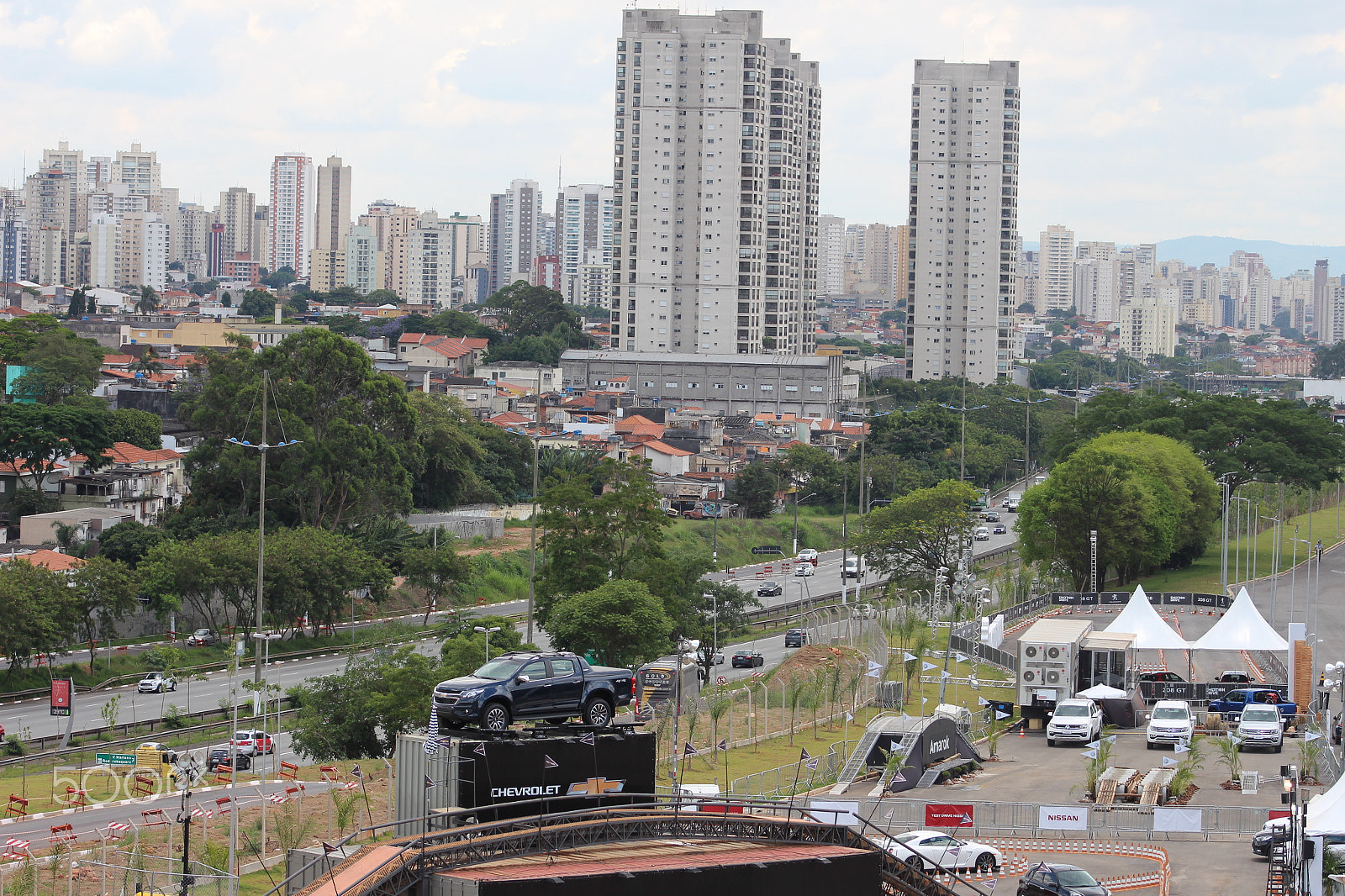 Canon EOS 700D (EOS Rebel T5i / EOS Kiss X7i) + EF75-300mm f/4-5.6 sample photo. Salão do automóvel photography