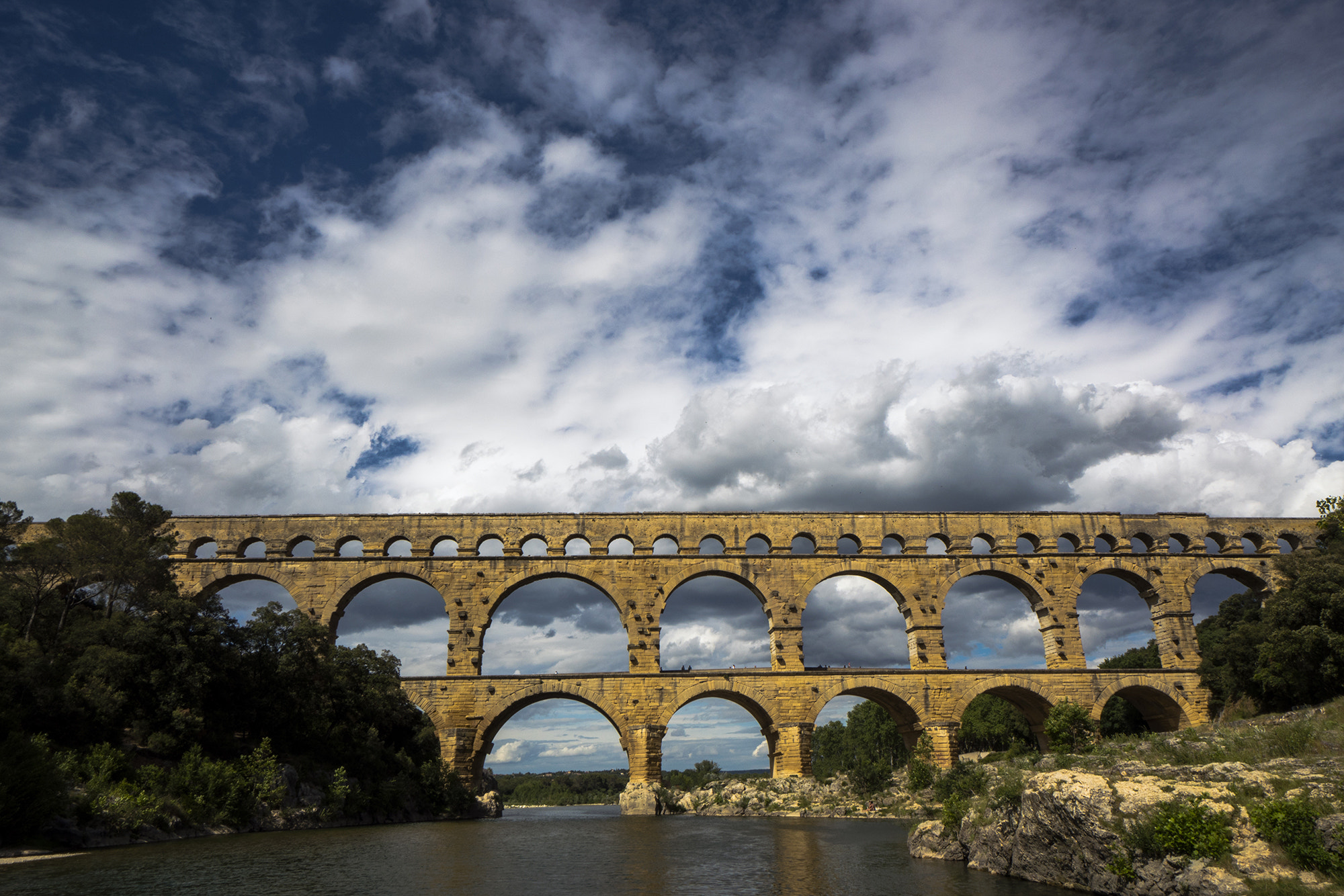 Sony a7R II + Sony E 10-18mm F4 OSS sample photo. Pont du gard photography