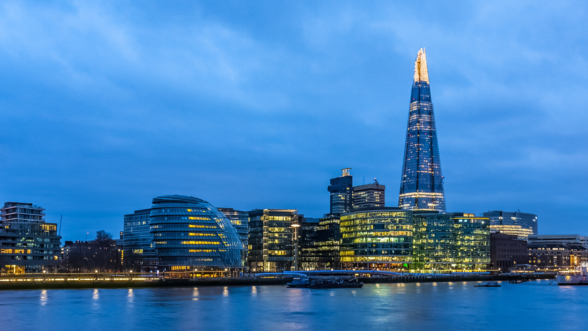 Canon EOS 40D + Canon EF-S 10-22mm F3.5-4.5 USM sample photo. The shard blue hour photography