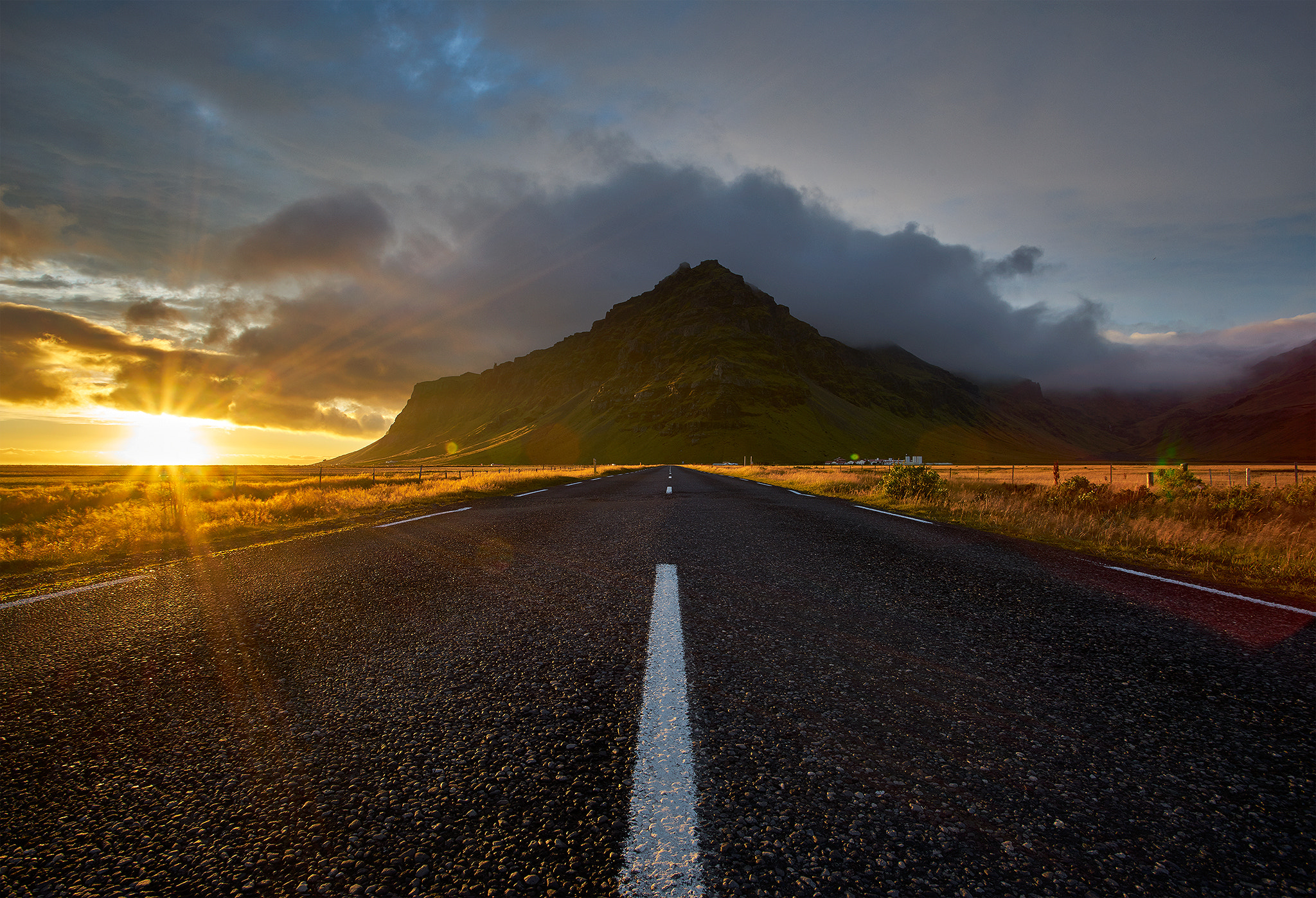 Sony a7R + 17-40mm F4 sample photo. Chase the light in iceland photography