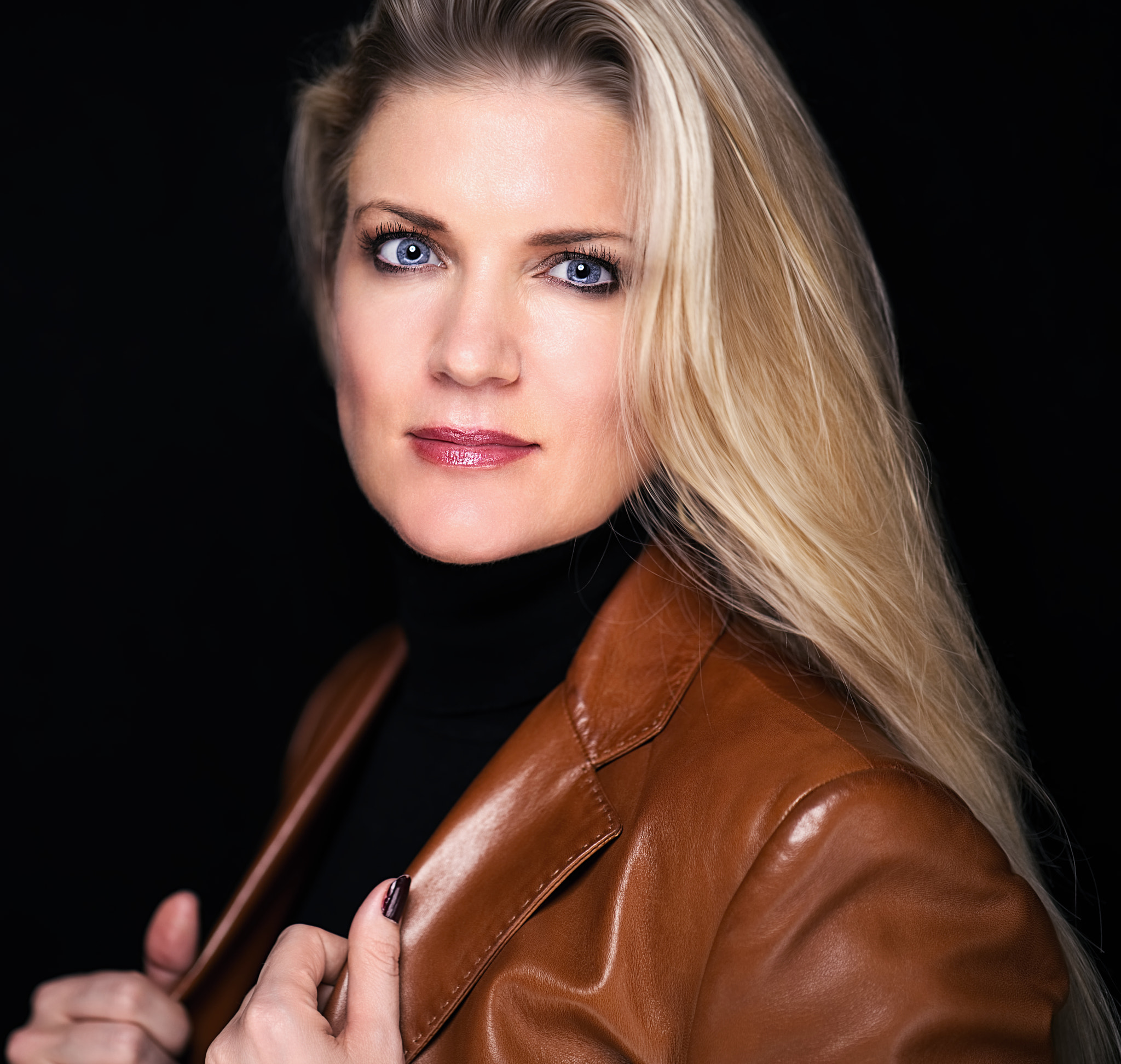 ZEISS Batis 85mm F1.8 sample photo. Business portrait photography