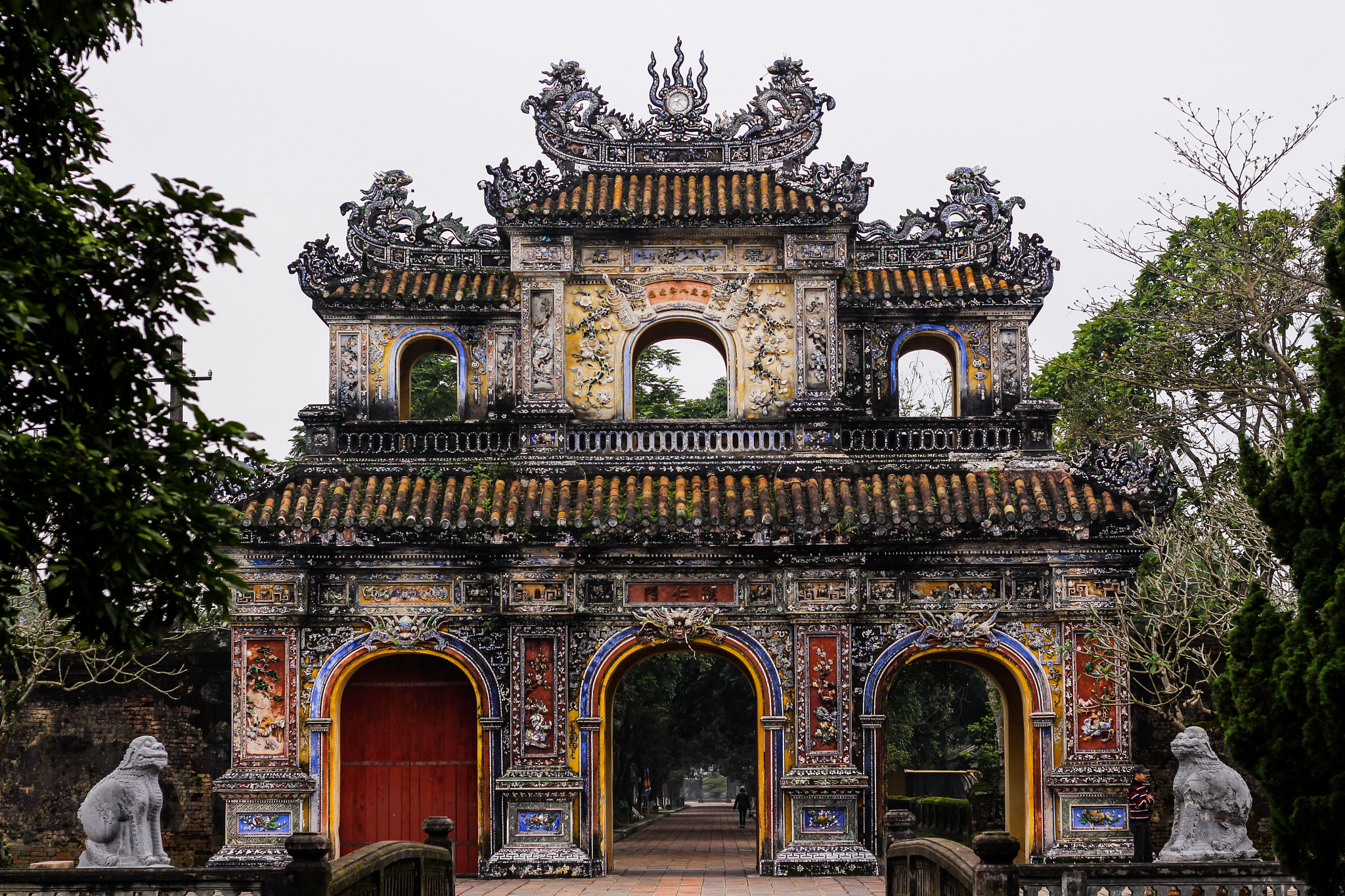 Canon EOS 700D (EOS Rebel T5i / EOS Kiss X7i) + Canon EF 50mm F1.8 STM sample photo. Hien nhon gate in hue photography