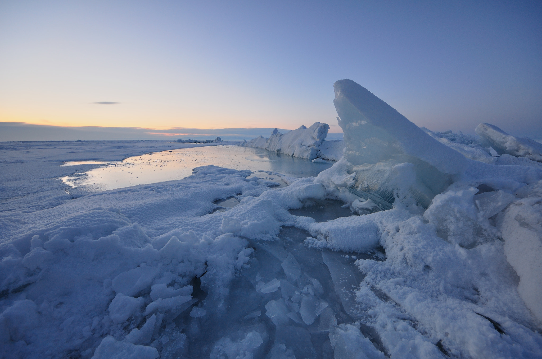Sigma 8-16mm F4.5-5.6 DC HSM sample photo. Morning on lake baikal photography
