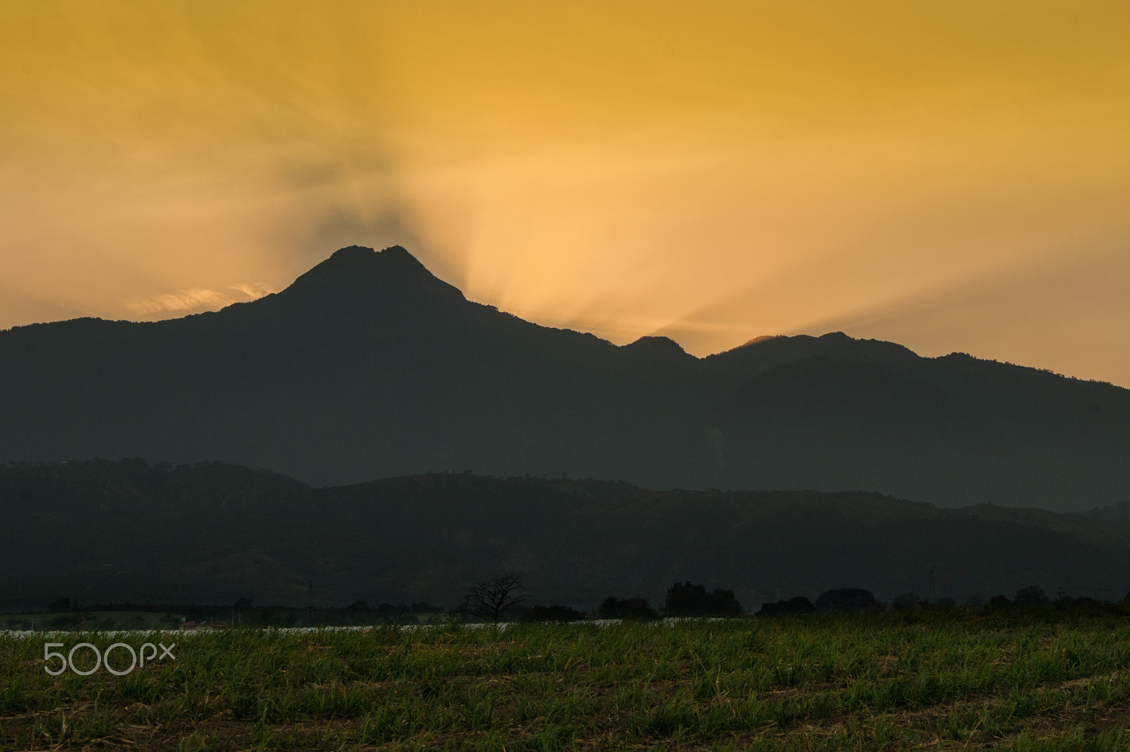 Sony Alpha DSLR-A380 + Sony DT 18-55mm F3.5-5.6 SAM sample photo. Sun rays from behind the volcano photography