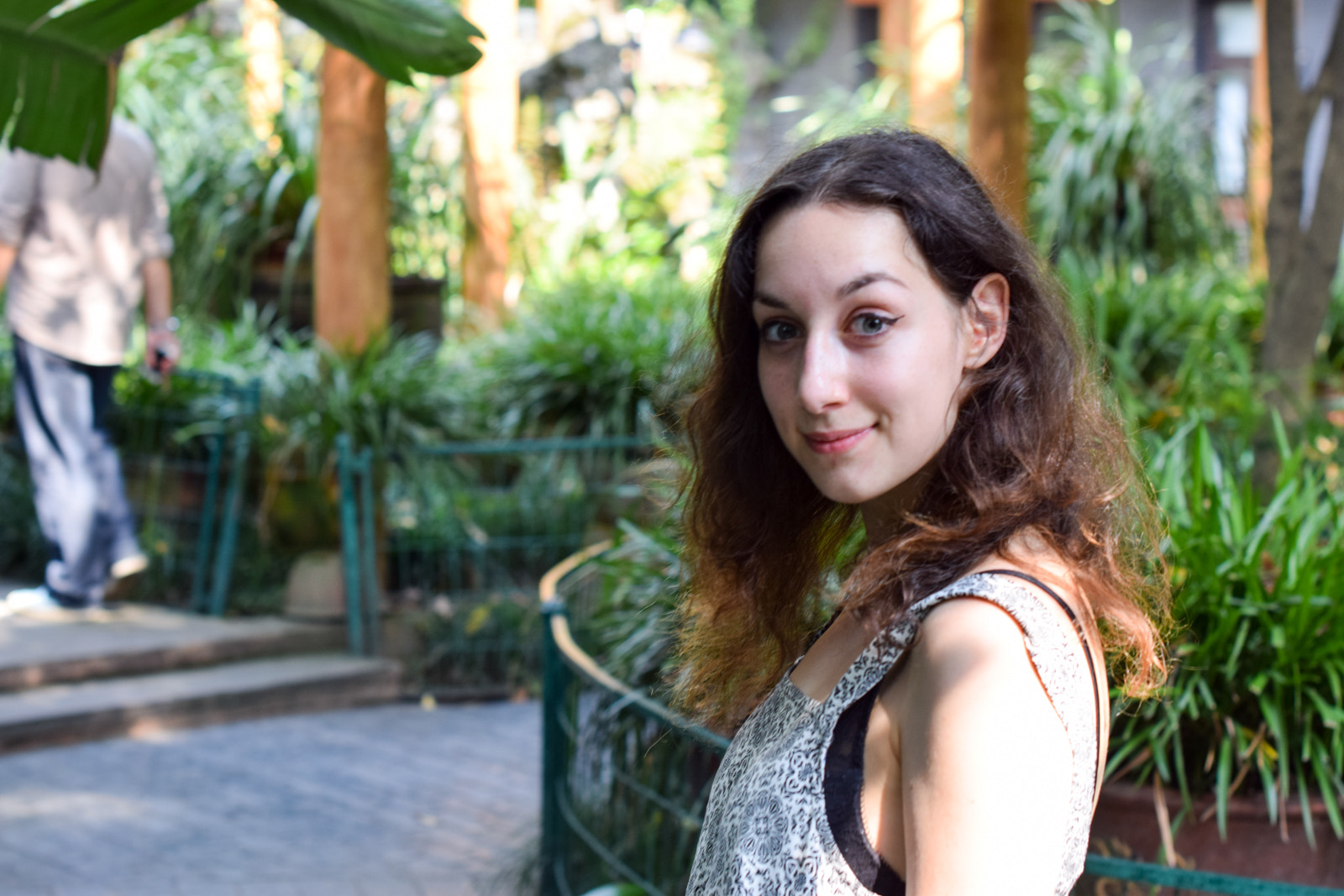 Nikon D3300 + Nikon AF-S Nikkor 50mm F1.4G sample photo. Clare in the gardens photography