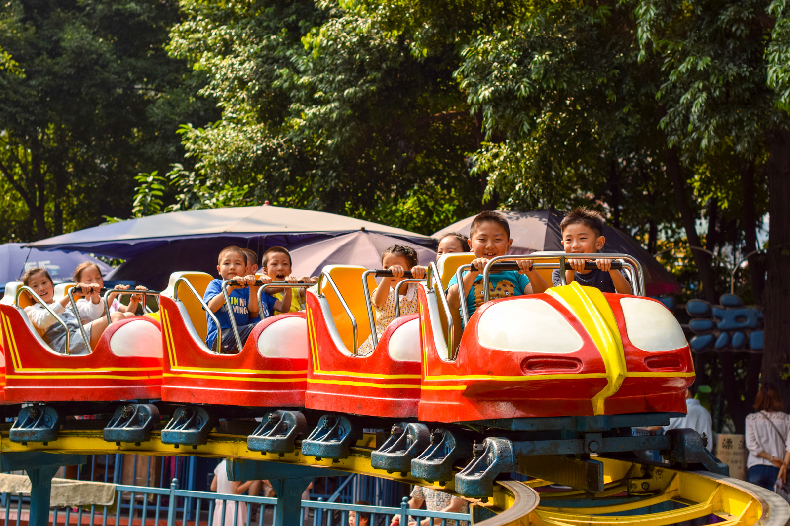 Nikon D3300 + Nikon AF-S Nikkor 50mm F1.4G sample photo. Kids on a 'coaster photography