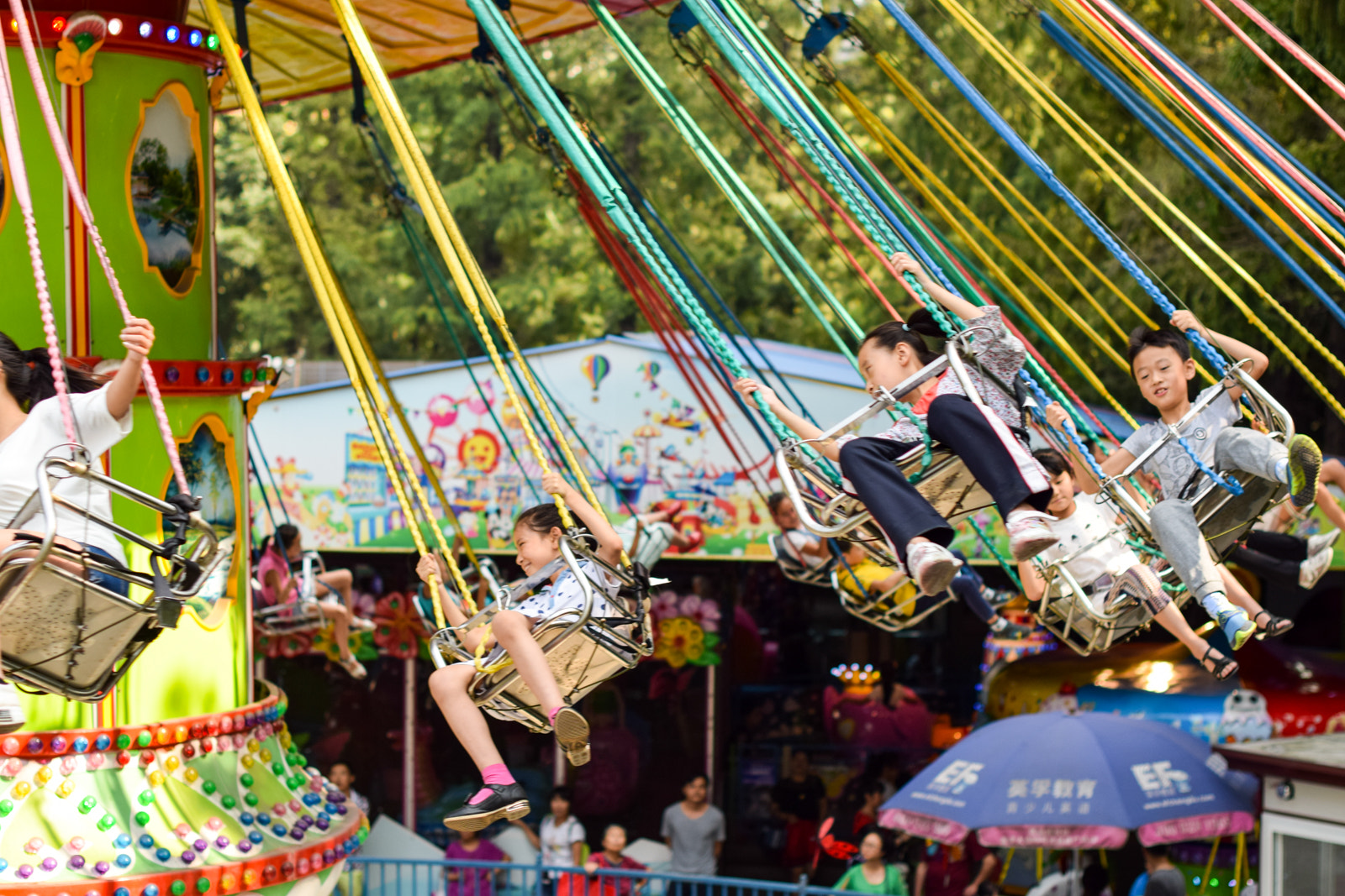 Nikon D3300 + Nikon AF-S Nikkor 50mm F1.4G sample photo. You spin me right round photography