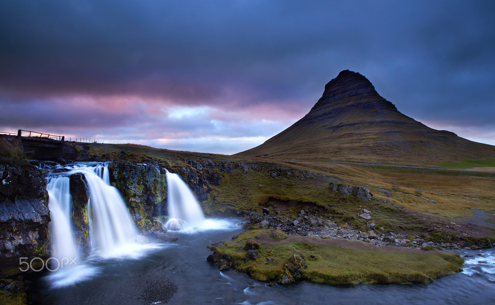 17-40mm F4 sample photo. Chase the light in iceland photography