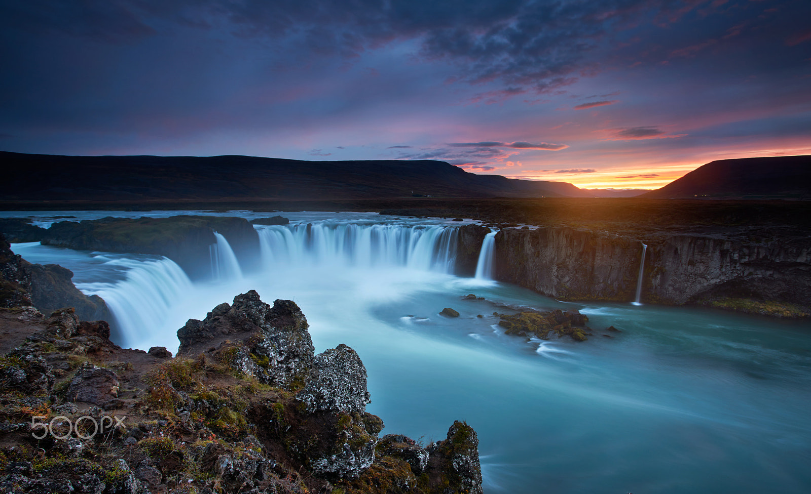 Sony a7R + 17-40mm F4 sample photo. Chase the light in iceland photography