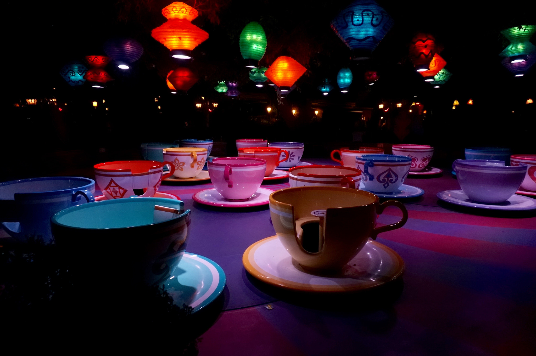 Sony Alpha NEX-5T + Sony E 18-50mm F4-5.6 sample photo. Teacups photography