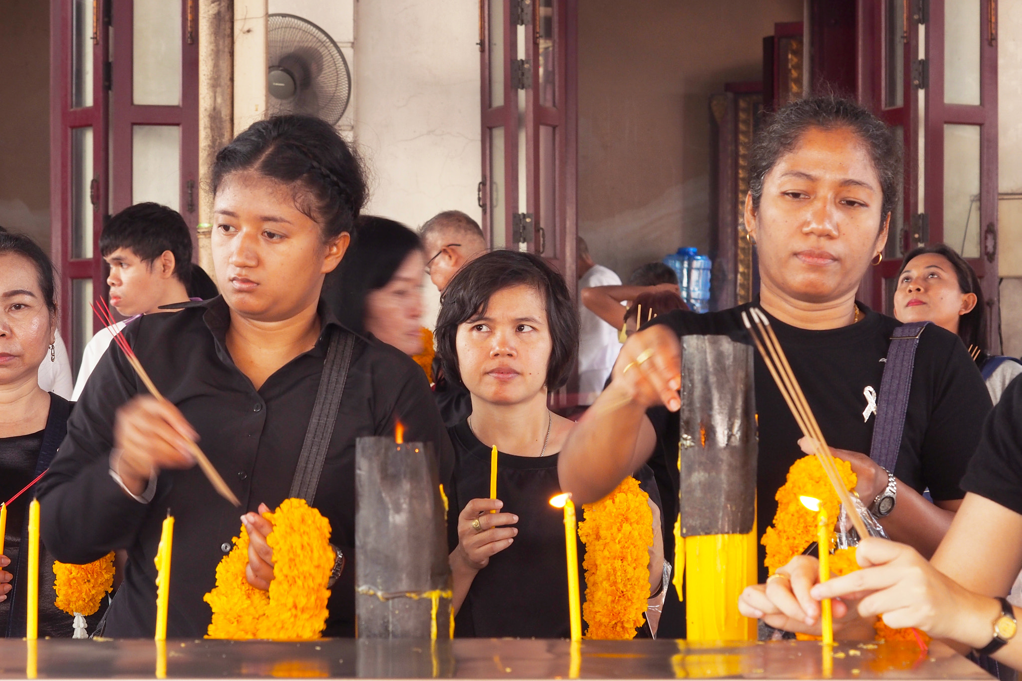 Olympus OM-D E-M5 + Olympus M.Zuiko Digital ED 12-40mm F2.8 Pro sample photo. Buddhist rituals photography