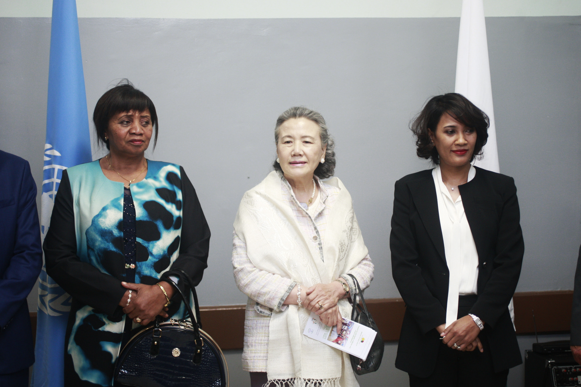 Canon EF 50mm F2.5 Macro sample photo. Women leaders photography