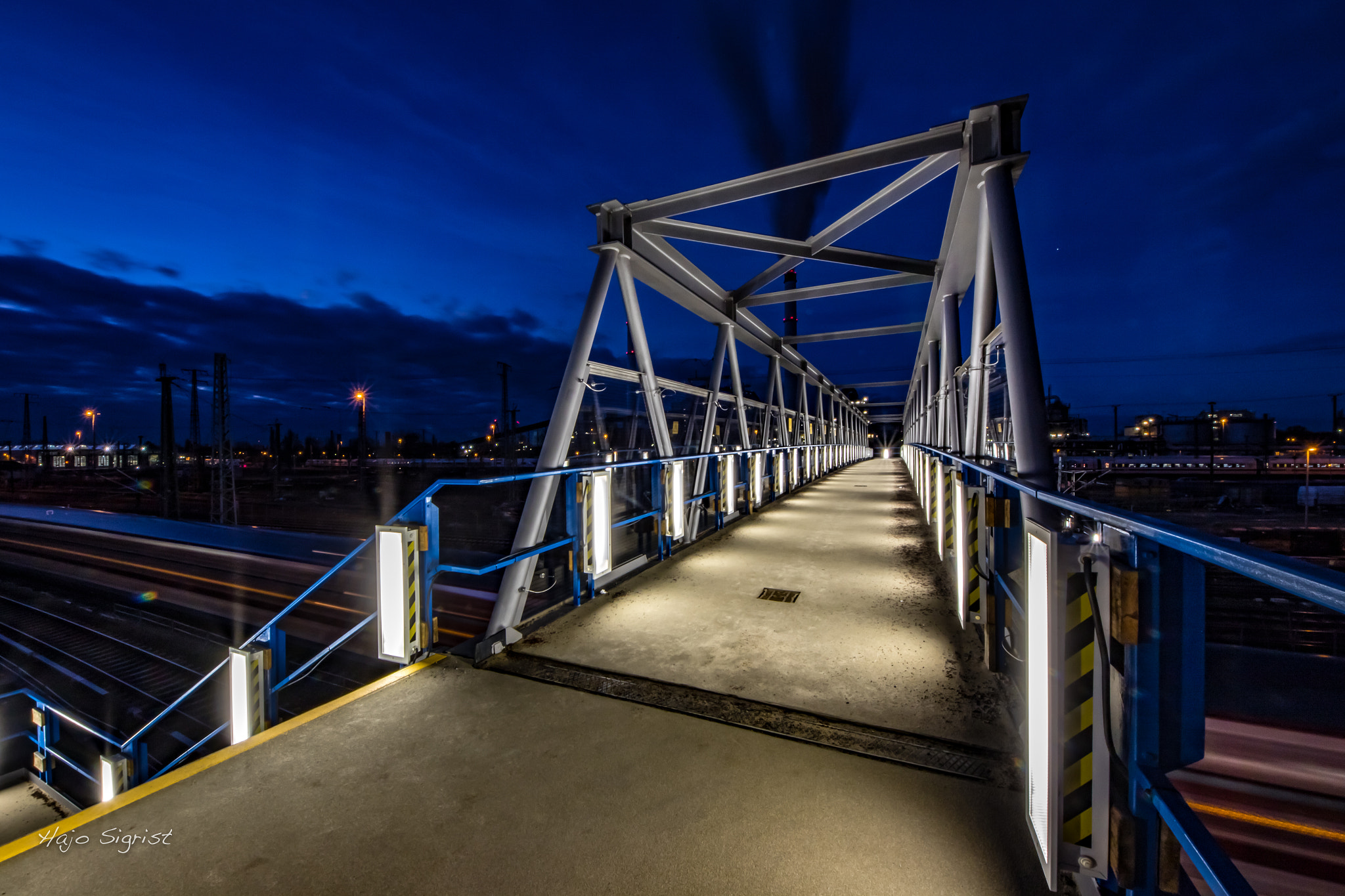 Sigma 8-16mm F4.5-5.6 DC HSM sample photo. Mx   bridge in the blue morning photography