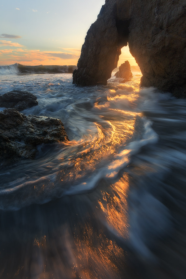 Canon EF 16-35mm F2.8L USM sample photo. "fleeing light" photography