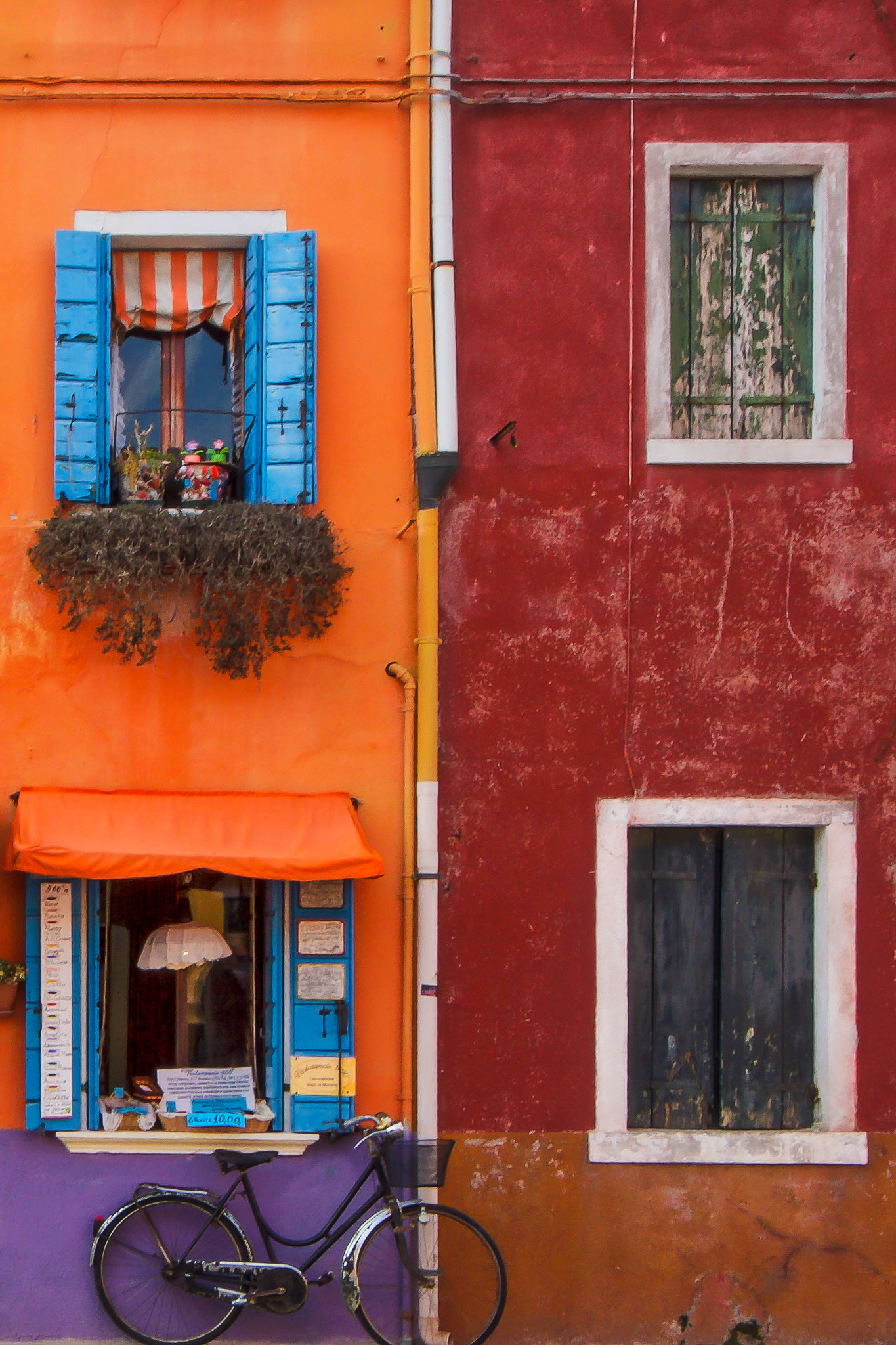 Sony E 10-18mm F4 OSS sample photo. Venice - houses of the island of burano photography