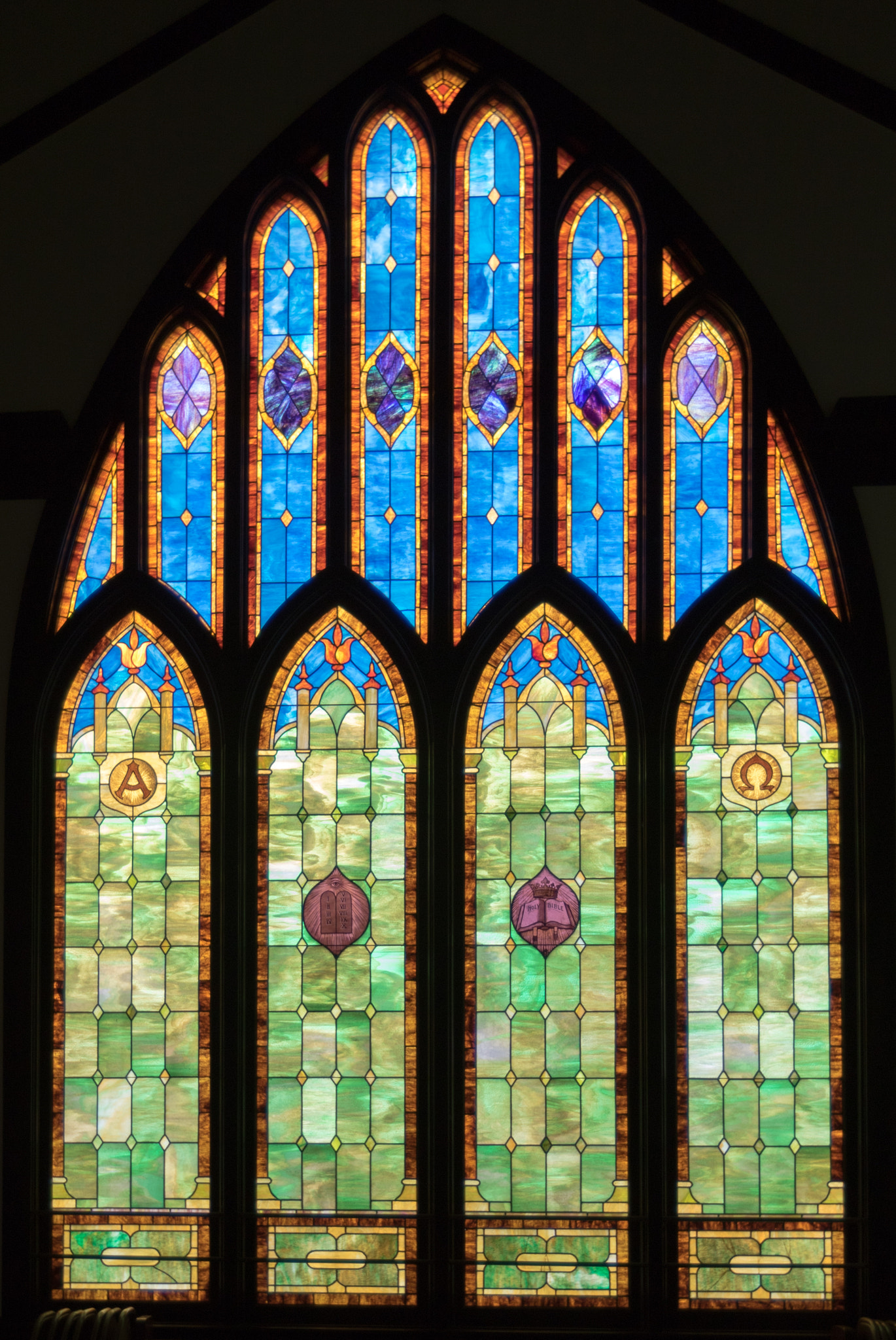 Canon EOS 7D Mark II + Canon EF 16-35mm F2.8L II USM sample photo. Beautiful stained glass photography