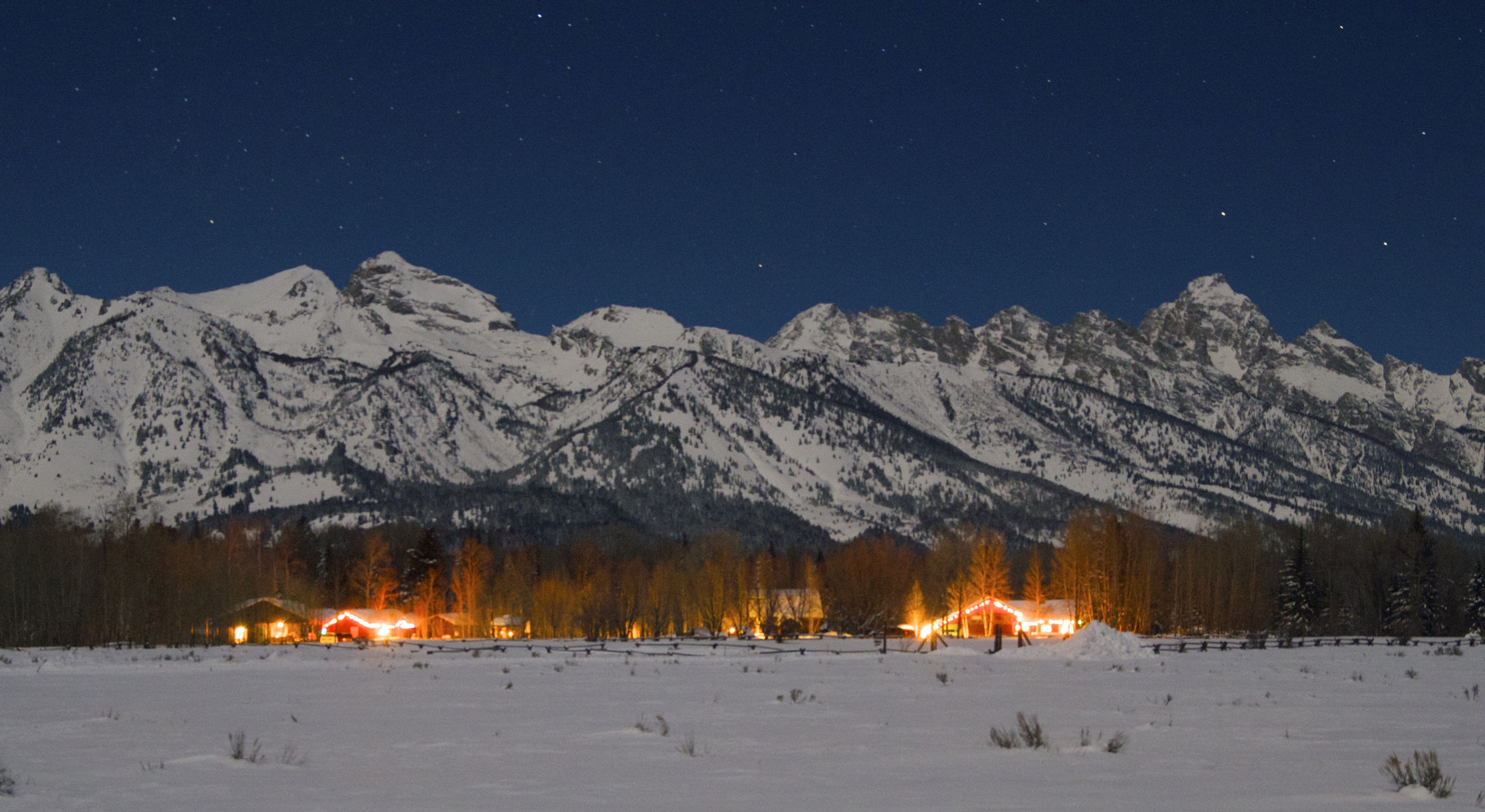 Pentax K-30 + Pentax smc DA 18-135mm F3.5-5.6ED AL [IF] DC WR sample photo. Winter evening in the tetons photography