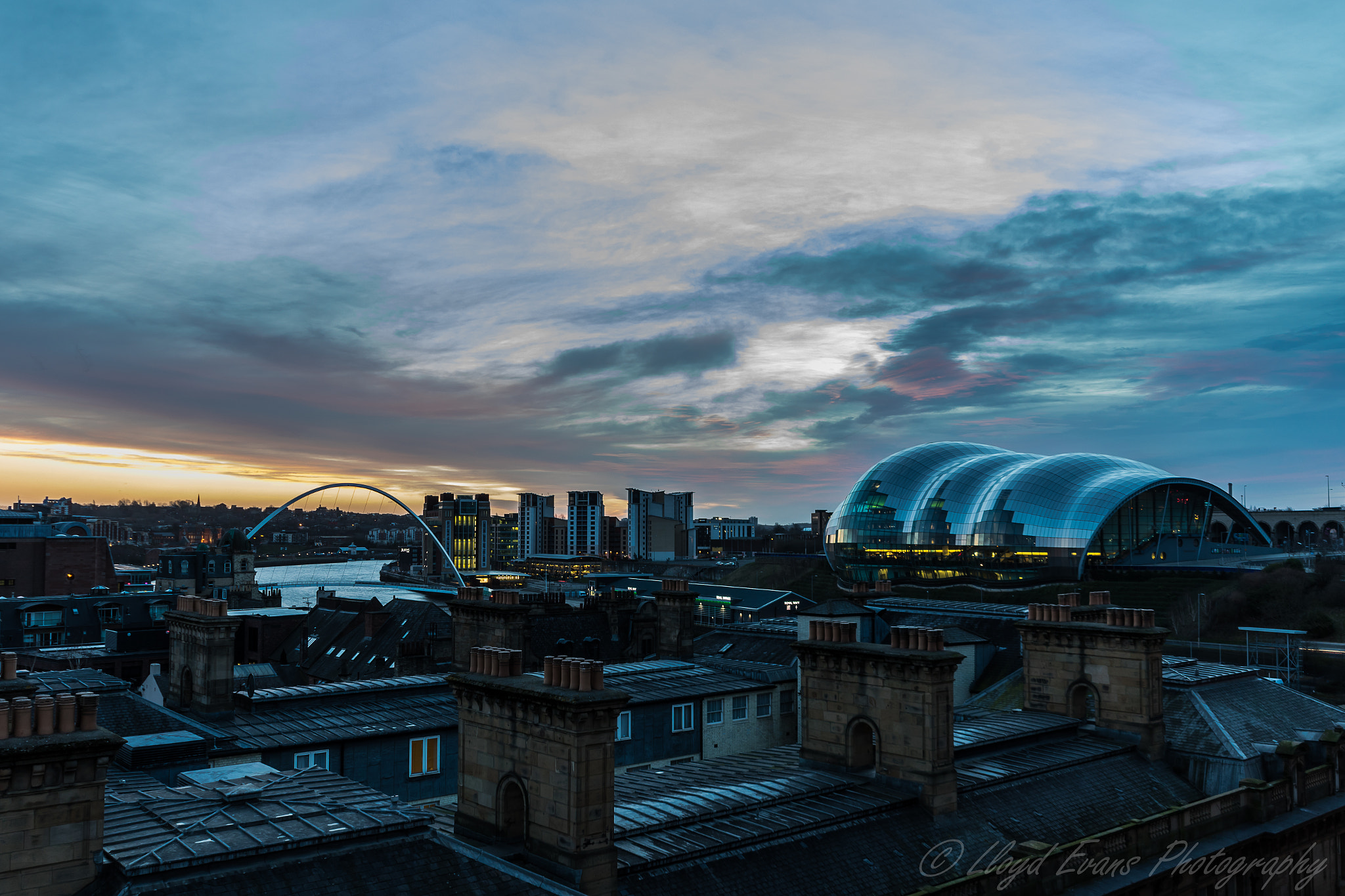 Sigma 10-20mm F4-5.6 EX DC HSM sample photo. Sunrise over the roof tops  photography