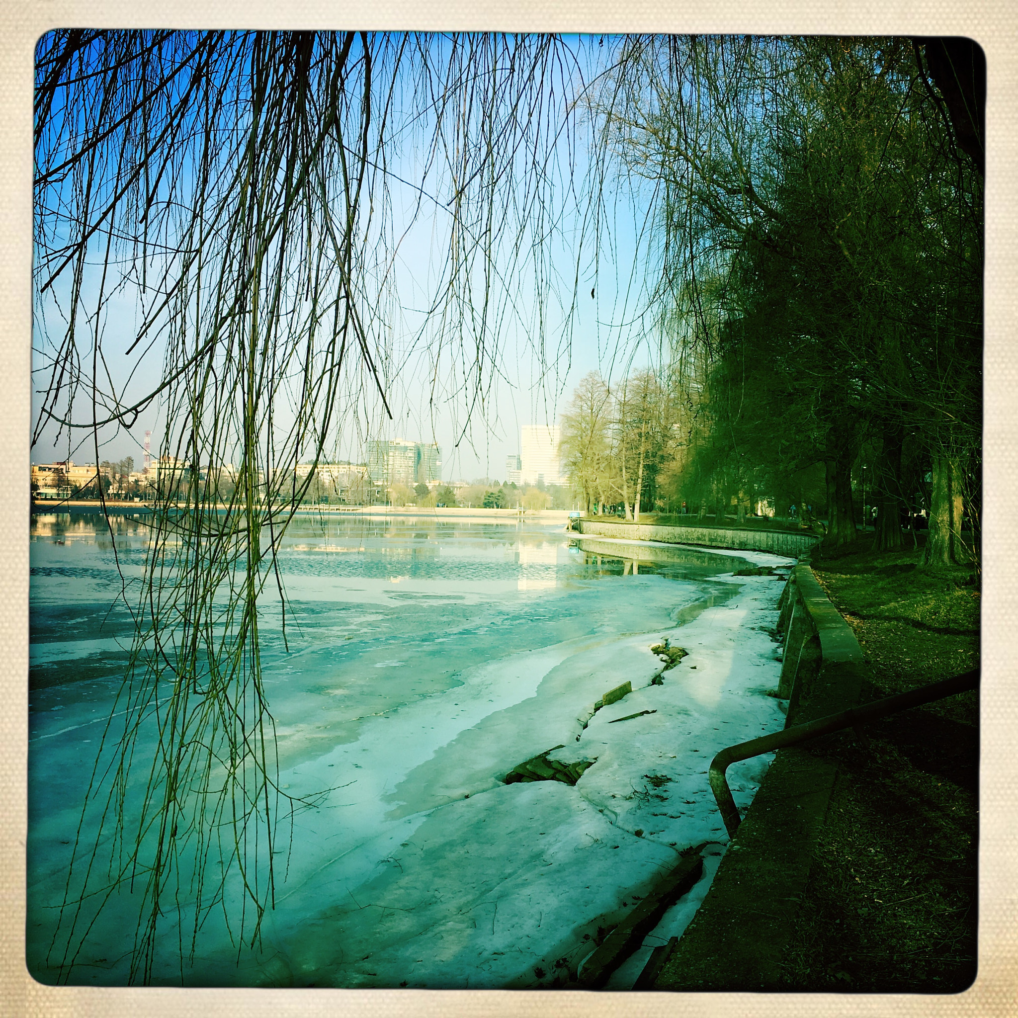 Hipstamatic 332 sample photo. Bucarest photography