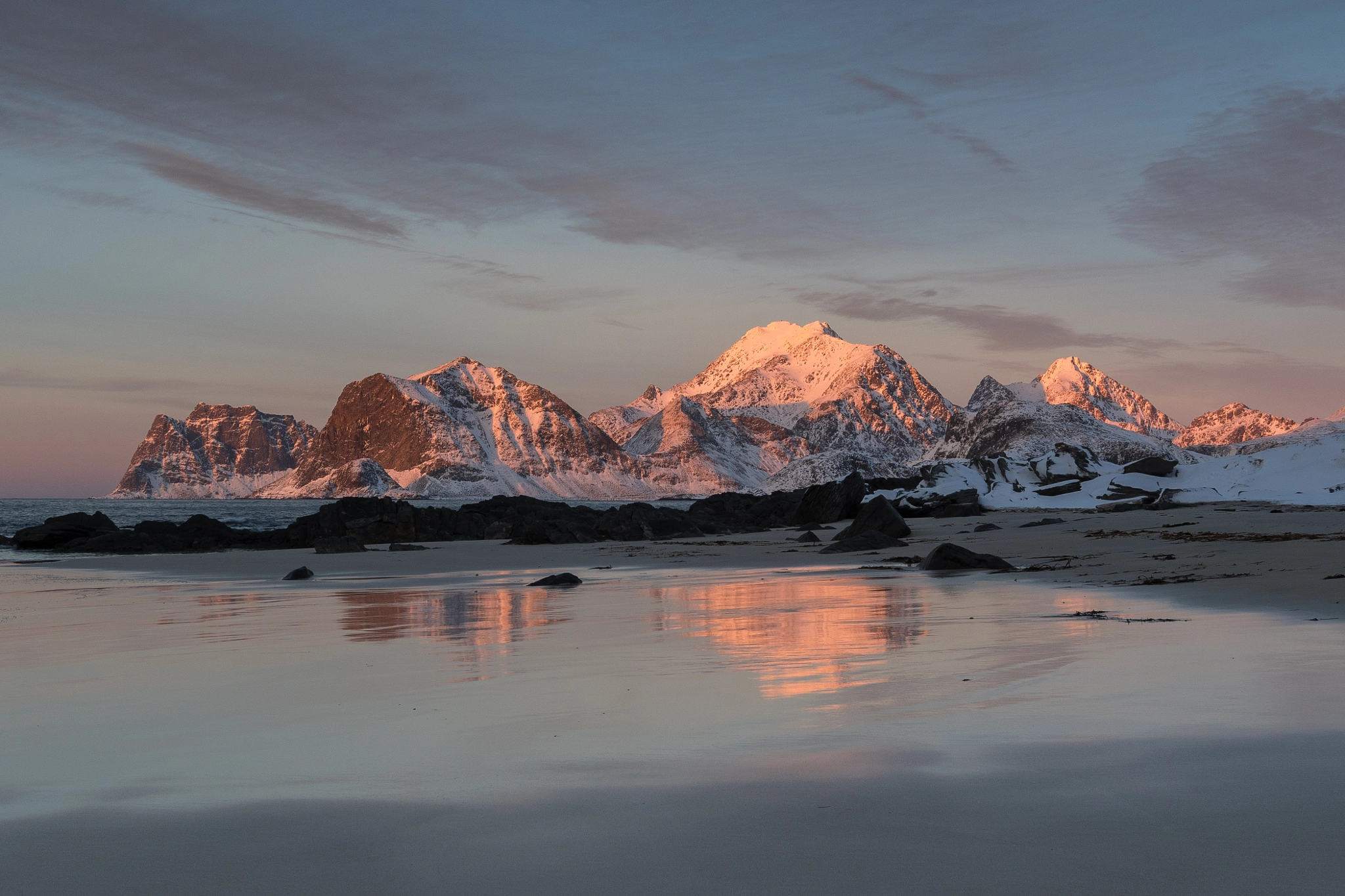 Nikon AF-S Nikkor 16-35mm F4G ED VR sample photo. Lofoten sunset photography