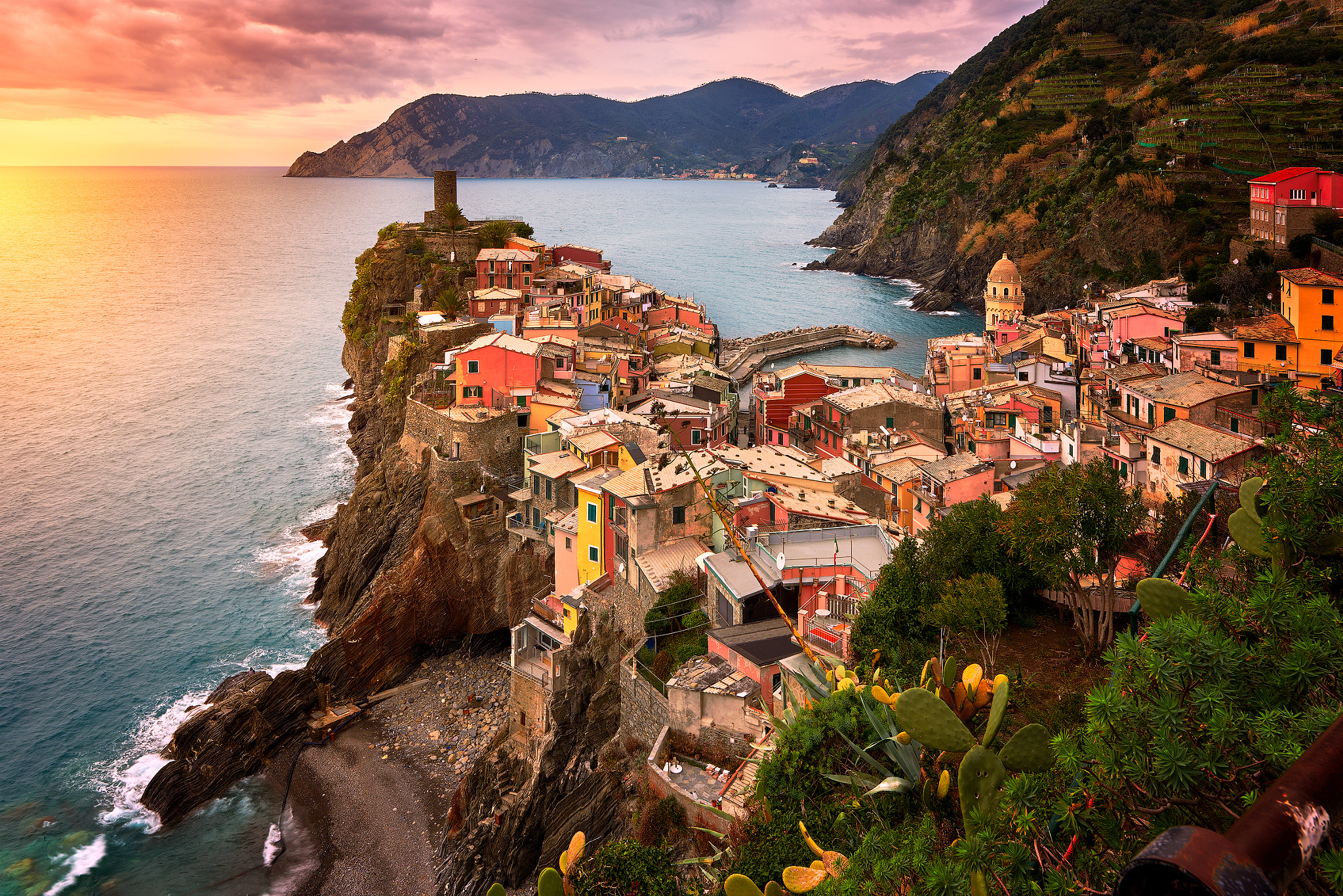 Nikon AF-S Nikkor 14-24mm F2.8G ED sample photo. Vernazza - cinque terre photography