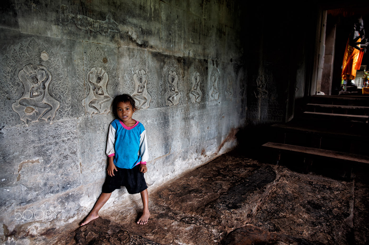 Sony Alpha DSLR-A900 sample photo. Angkor wat and girl photography