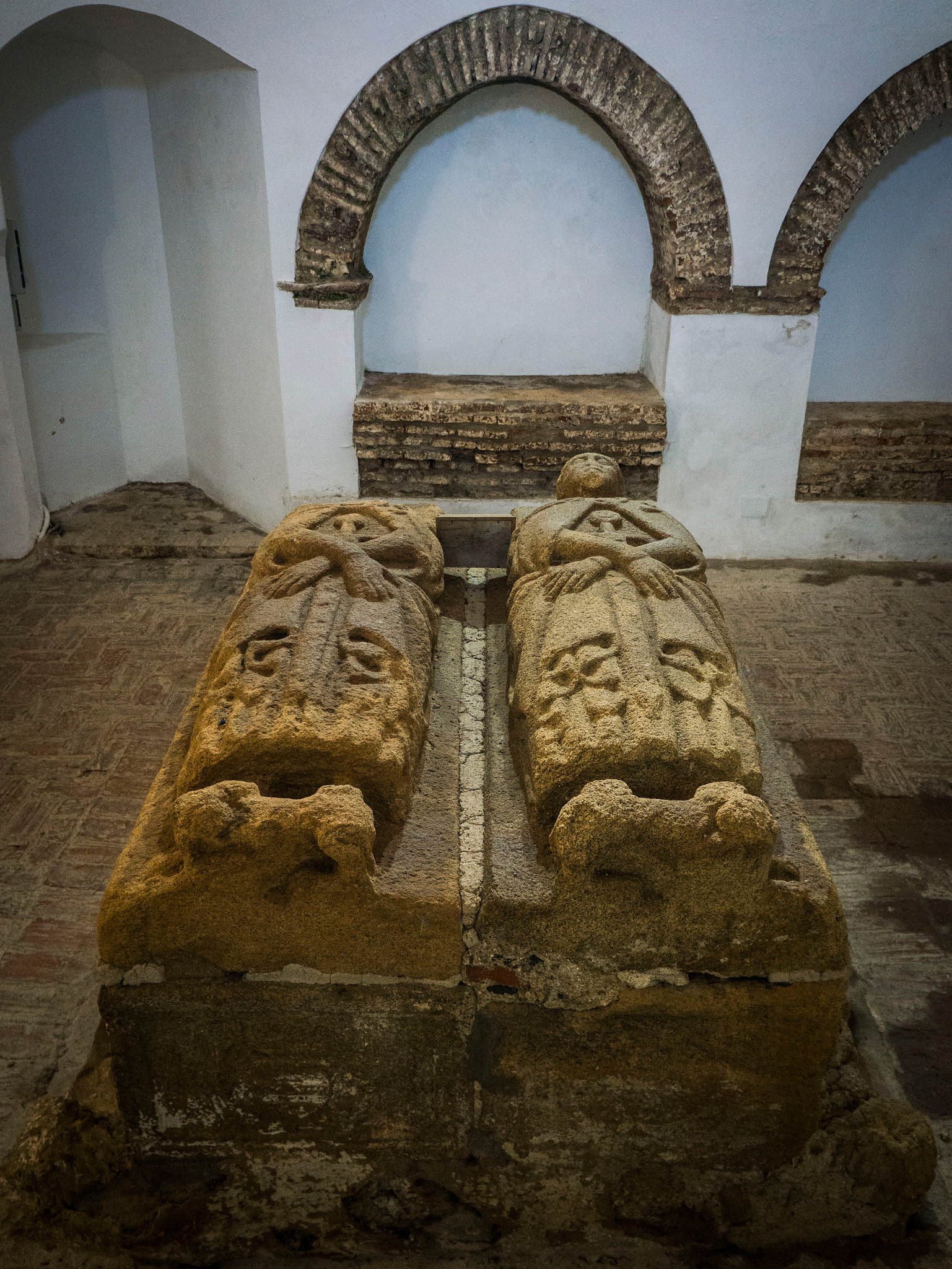 Sony a6000 + Sony E 18-55mm F3.5-5.6 OSS sample photo. Monasterio de tentudia photography