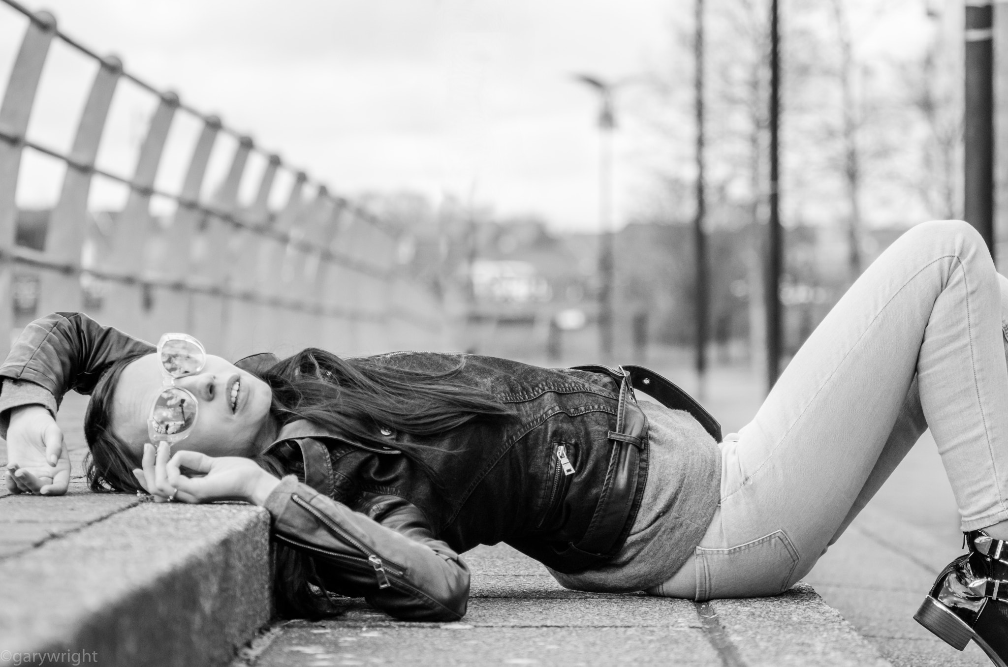 Nikon D7000 + AF Zoom-Nikkor 70-210mm f/4 sample photo. Street life. mono portrait. model: vineta lozda. makup & styling : vineta lozda photography