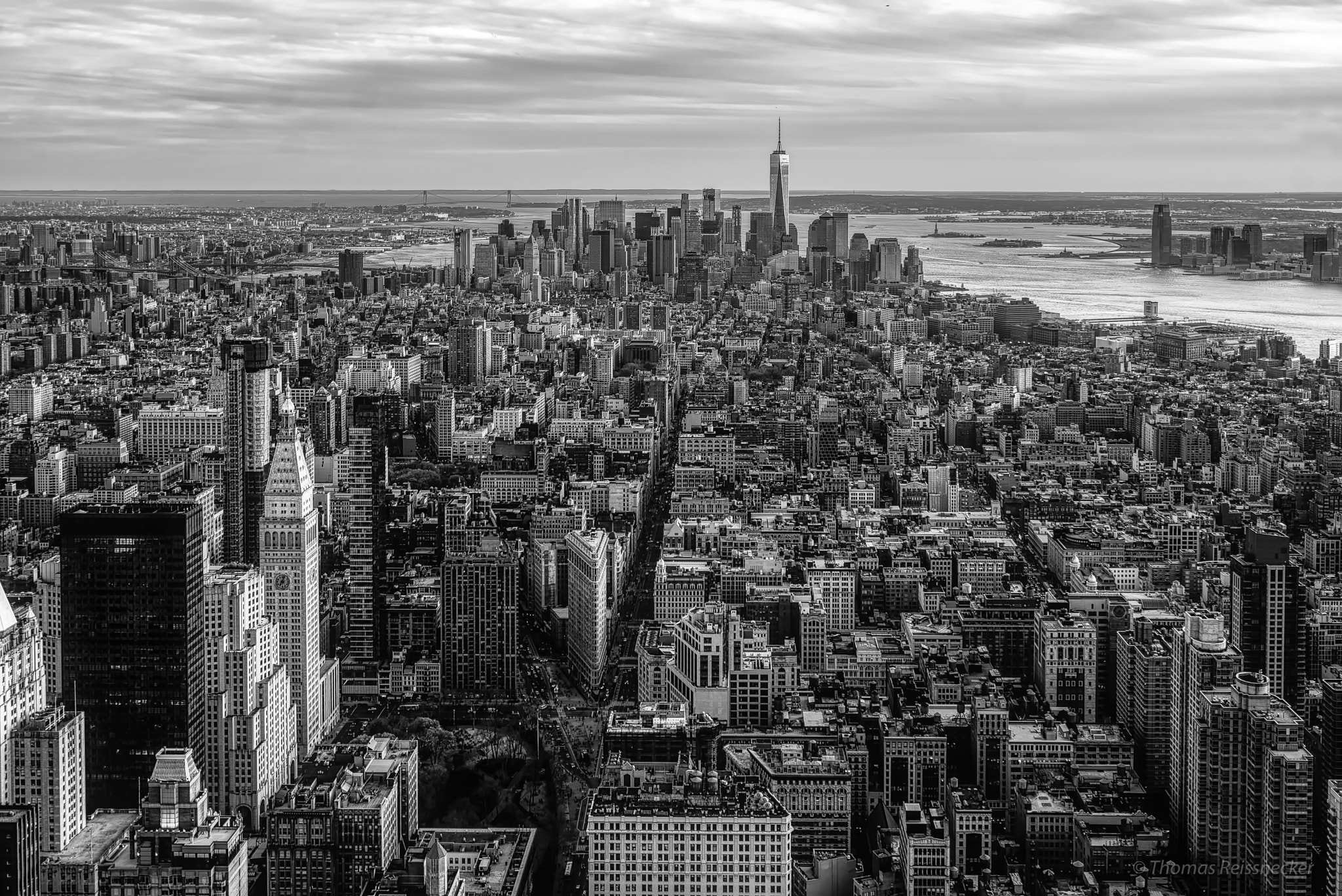 Sony a7S + Sony Vario-Tessar T* FE 16-35mm F4 ZA OSS sample photo. Downtown manhatten photography