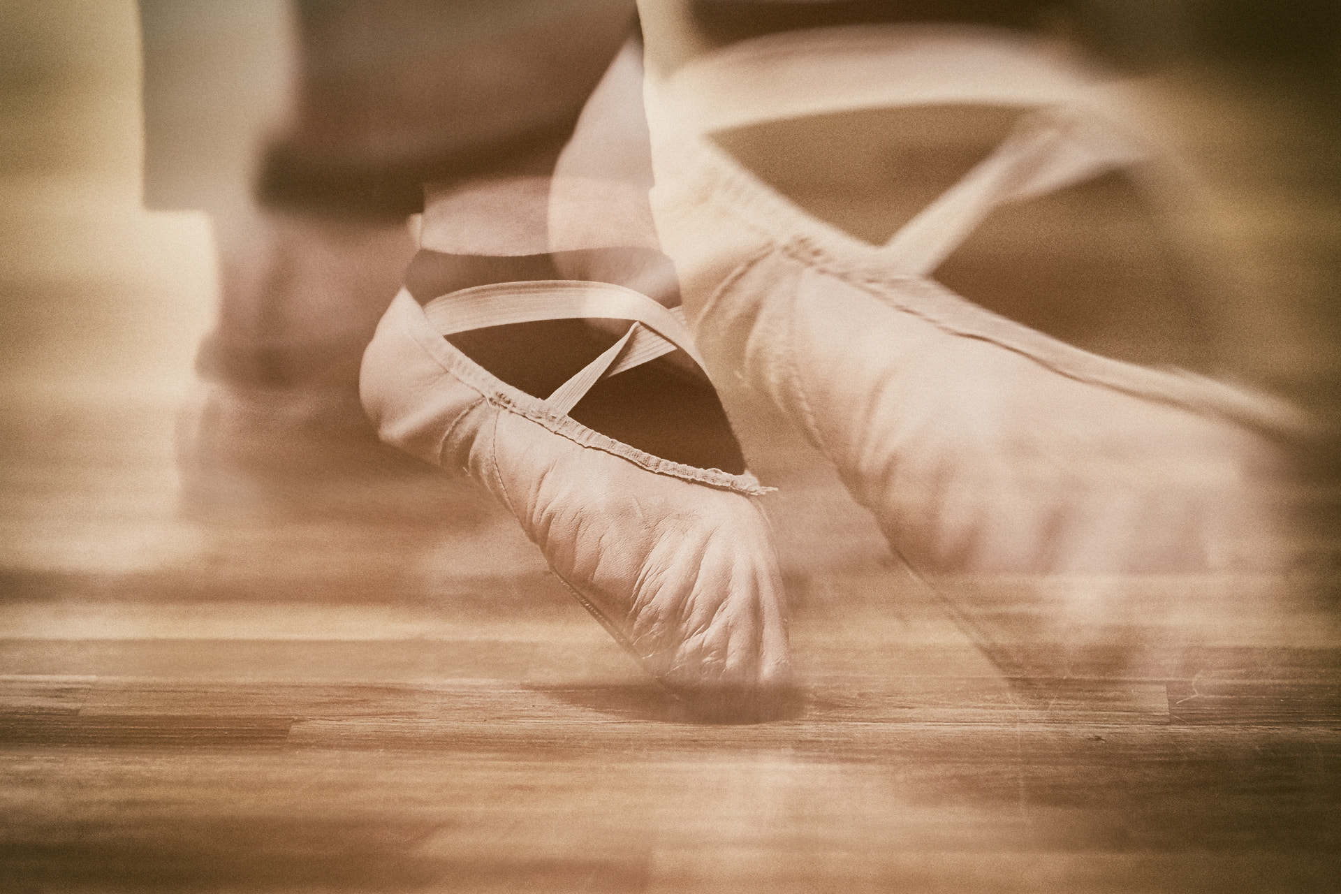 Canon EF 70-200mm F2.8L IS USM sample photo. Ballet slipper photography