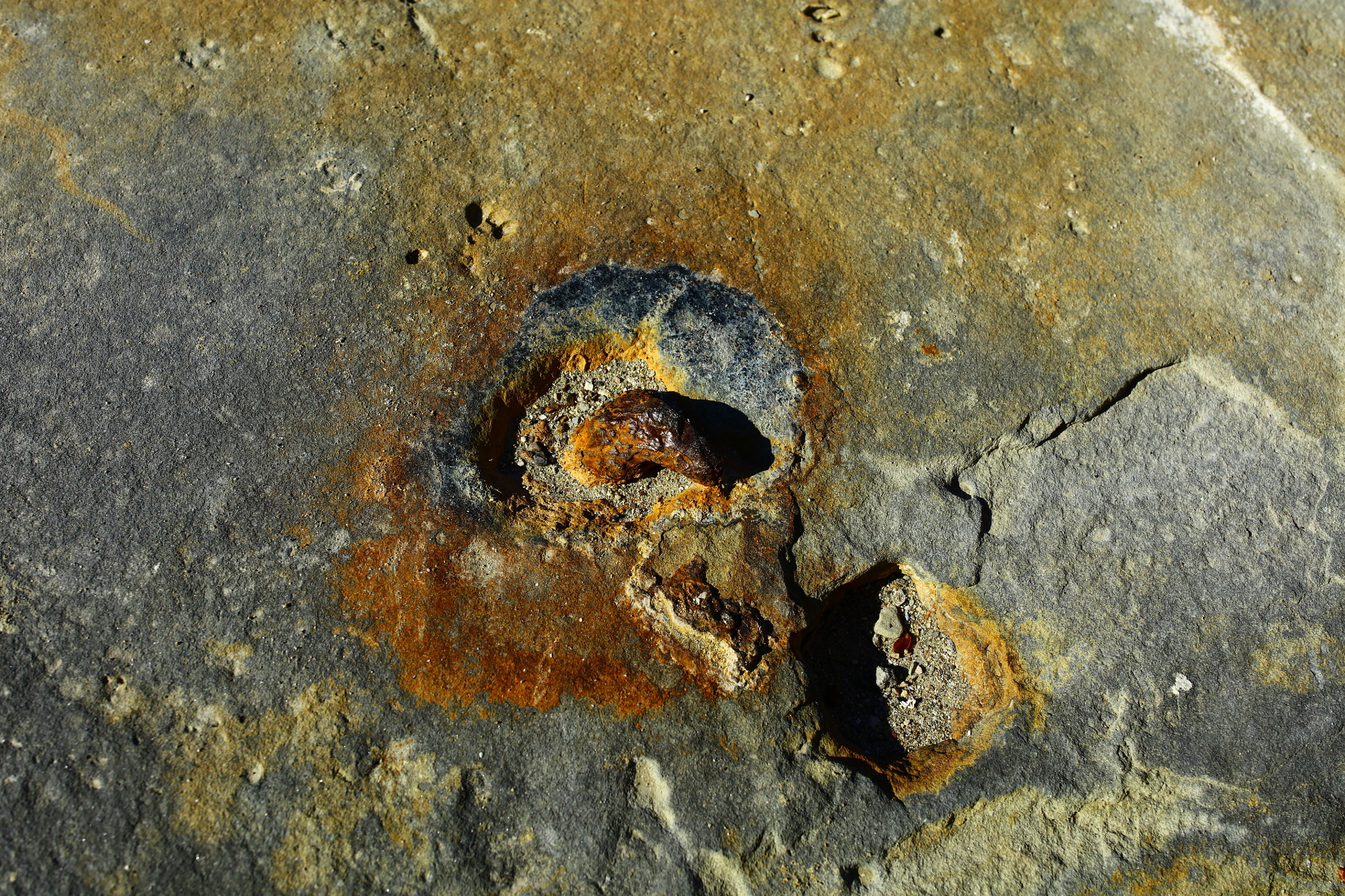 Canon EF 35mm F1.4L II USM sample photo. Meeting: rock iron and water. result: colours photography