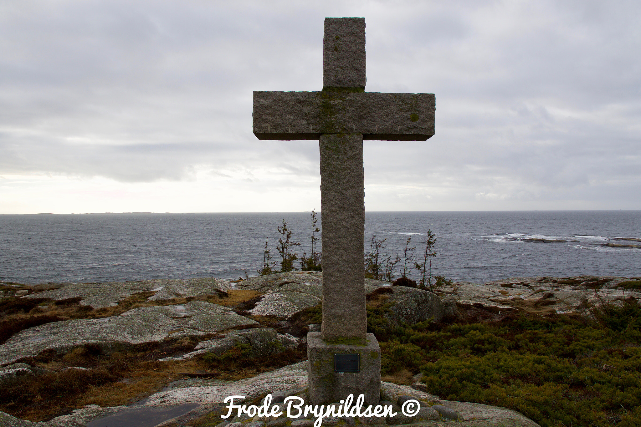 Sigma 17-70mm F2.8-4 DC Macro OS HSM sample photo. Taken by the ocean on kirkøy island. photography