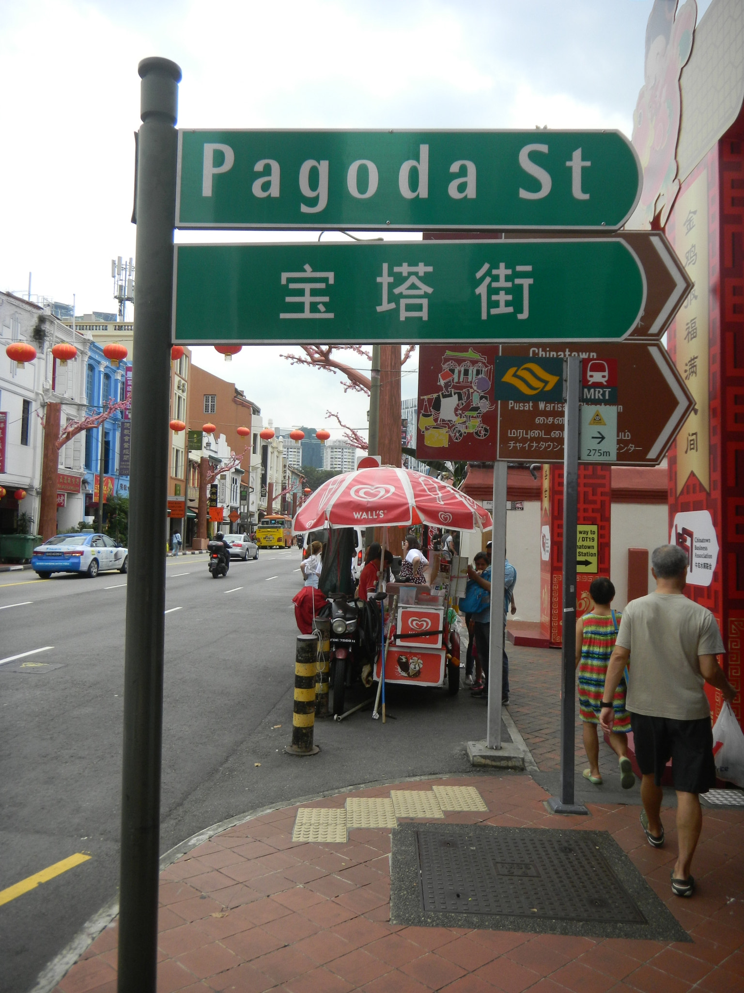 Nikon Coolpix S1200pj sample photo. Chinatown selection photography