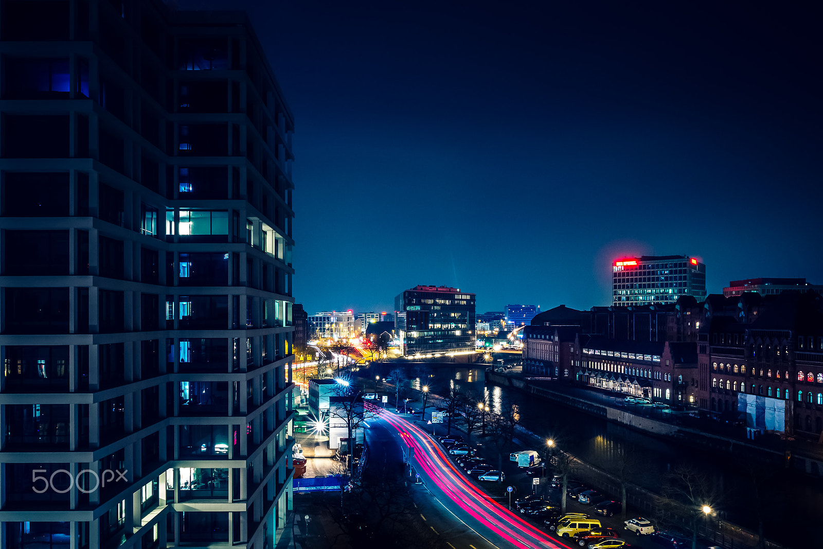 Olympus OM-D E-M10 II + LEICA DG SUMMILUX 15/F1.7 sample photo. Night lights. photography