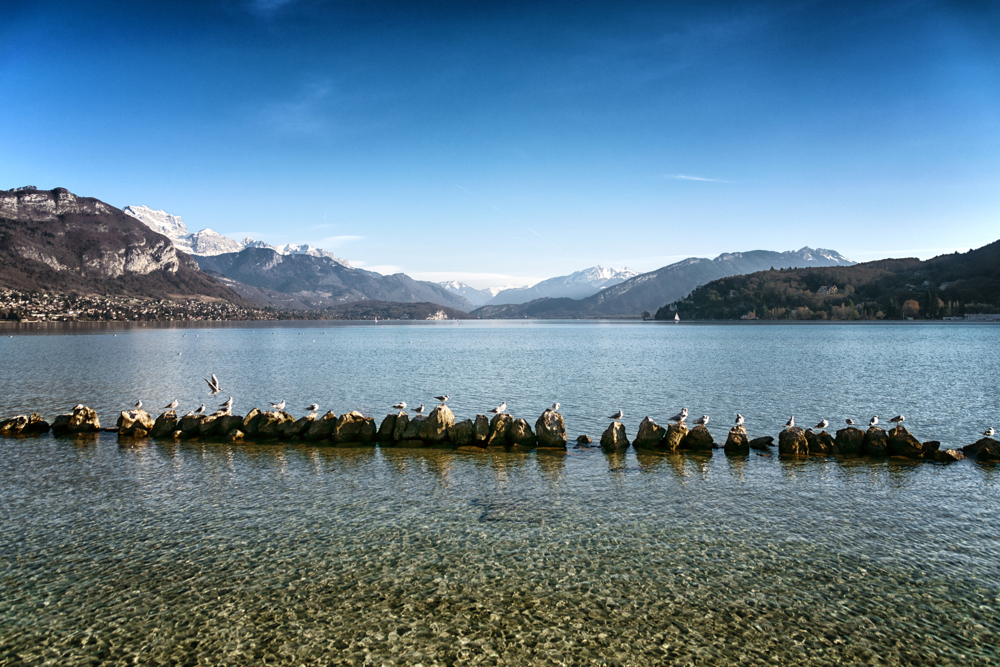 Sigma 18-250mm F3.5-6.3 DC Macro OS HSM sample photo. Pause au lac d'annecy photography
