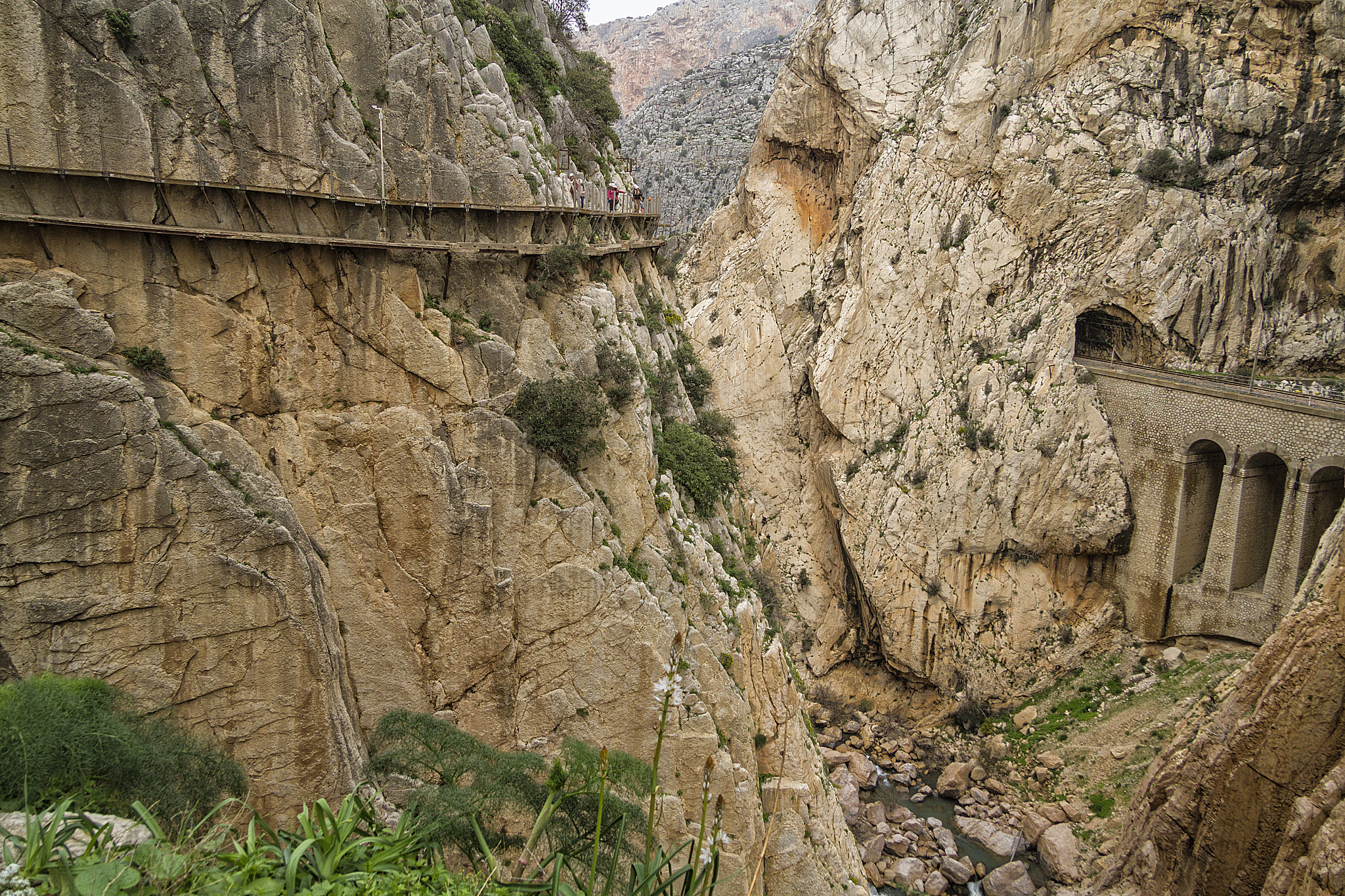 Canon EF-S 17-85mm F4-5.6 IS USM sample photo. Caminito del rey photography