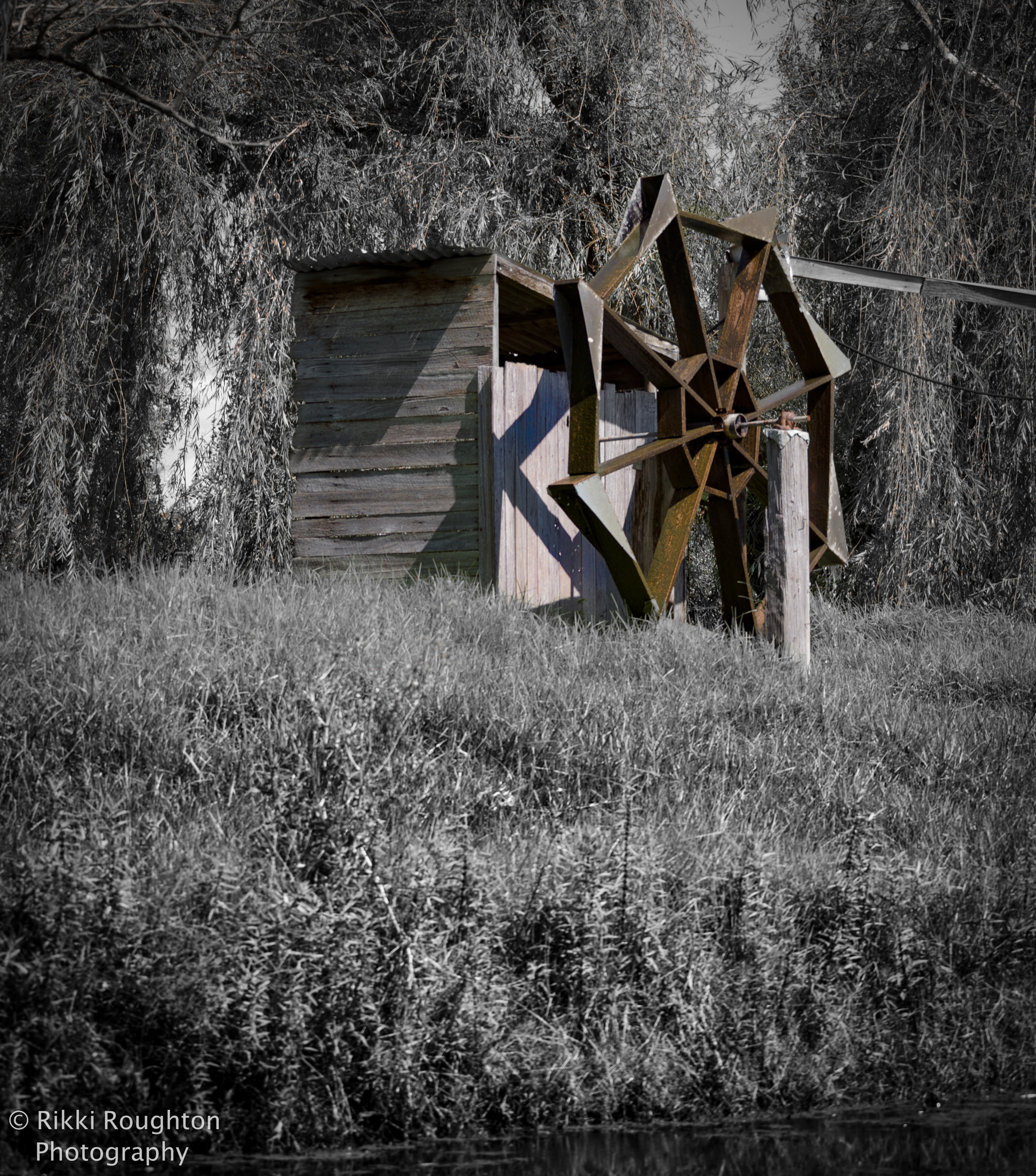 Pentax K-30 sample photo. Old fashioned water wheel photography