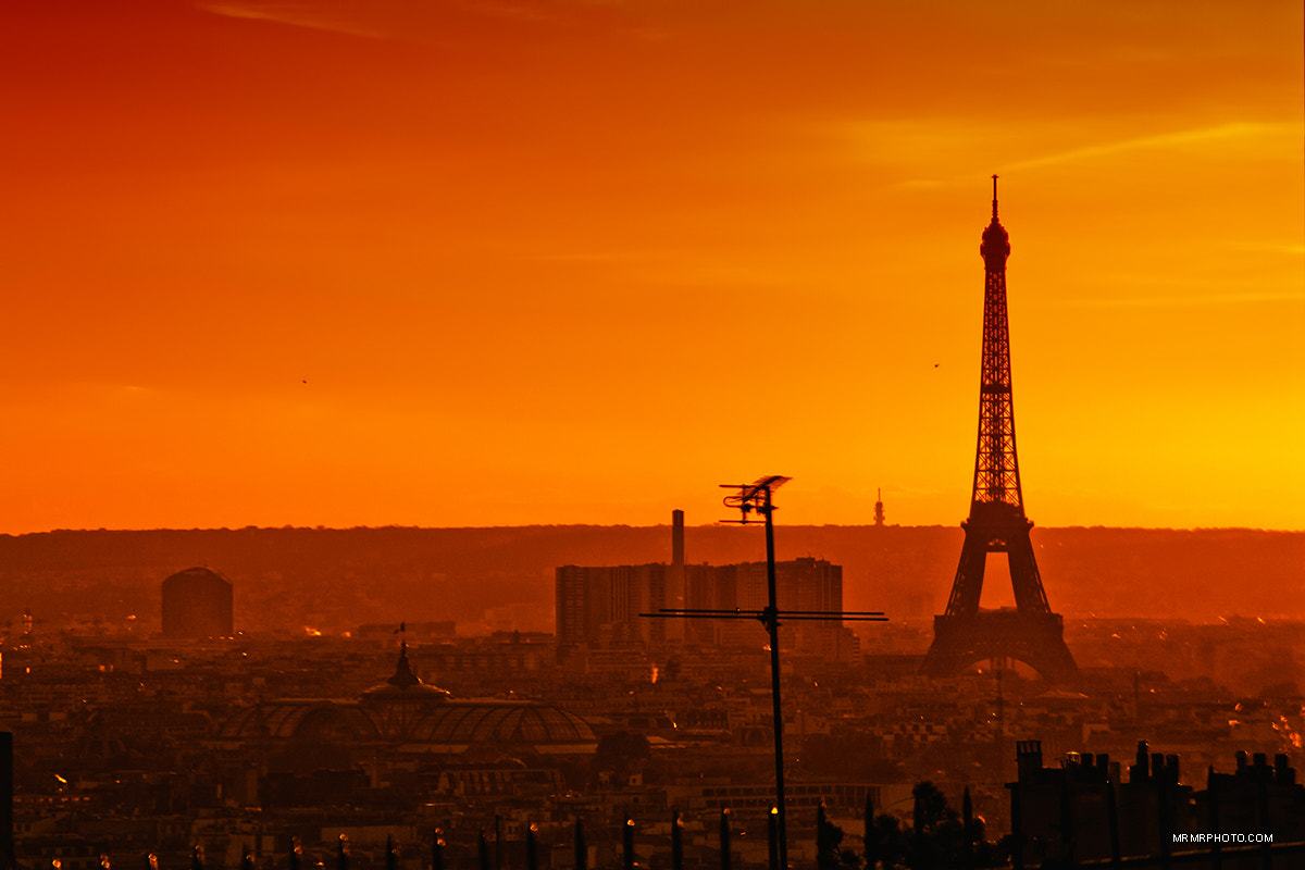 Canon EOS 60D + Canon EF 28-135mm F3.5-5.6 IS USM sample photo. Sunset in paris photography