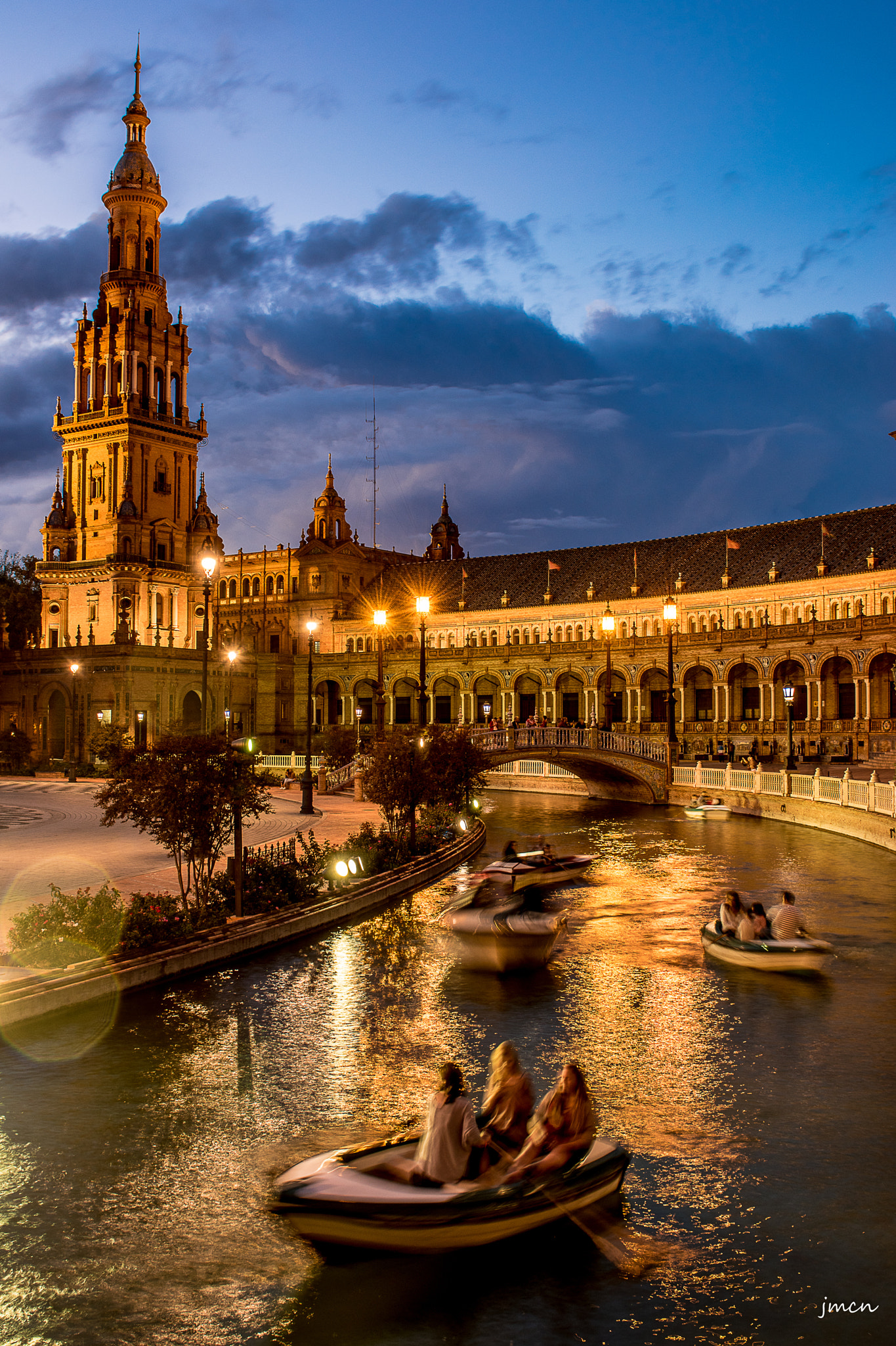 Nikon AF-S Nikkor 24-70mm F2.8G ED sample photo. Spain square. seville. photography