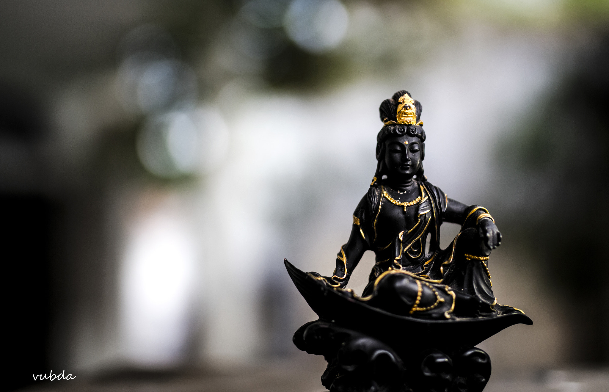 Canon EOS 700D (EOS Rebel T5i / EOS Kiss X7i) + Sigma 35mm F1.4 DG HSM Art sample photo. Guanyin photography