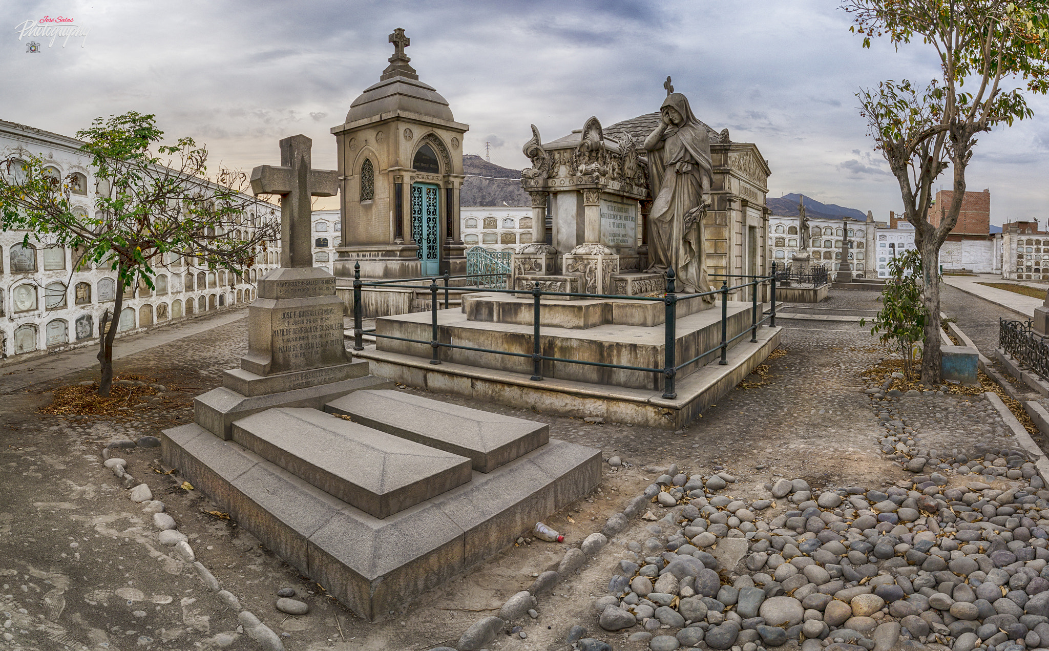 E 18-50mm F4-5.6 sample photo. Cementerio presbítero maestro photography