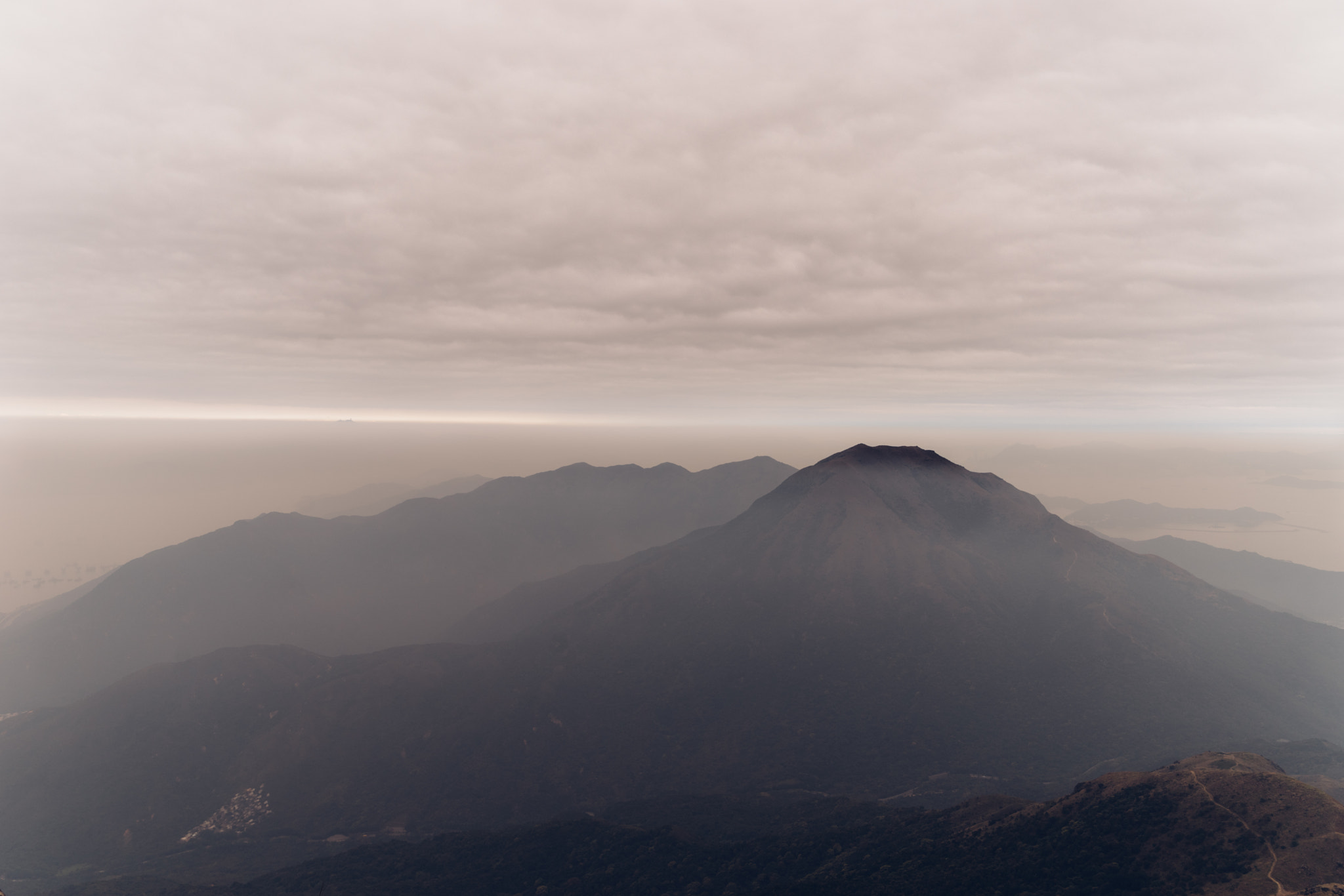Sony a7 + Sony Vario Tessar T* FE 24-70mm F4 ZA OSS sample photo. Lantau mountain photography