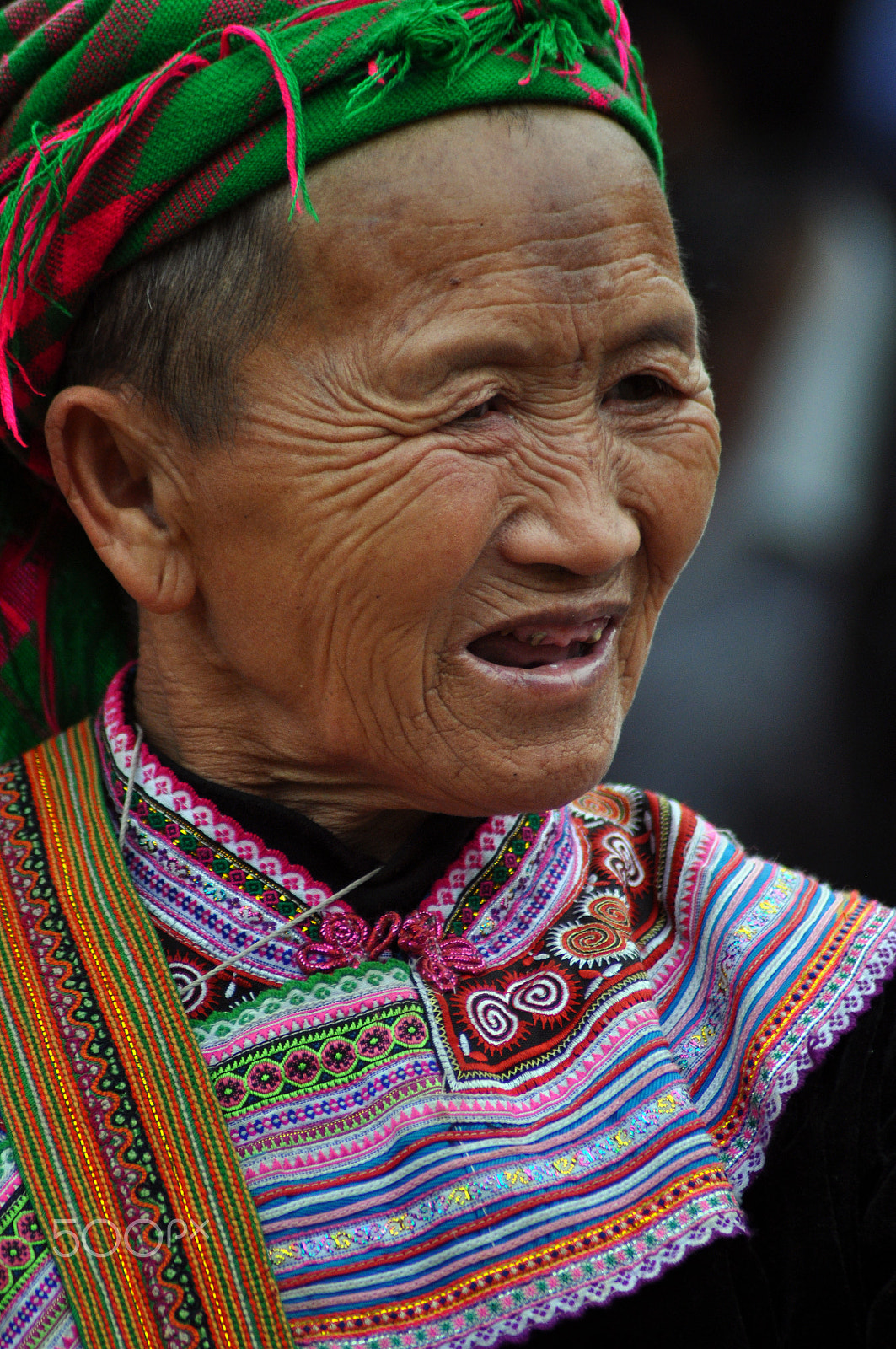 Nikon D90 + Tamron SP 70-300mm F4-5.6 Di VC USD sample photo. Woman from the flower hmong hilltribe in vietnam photography