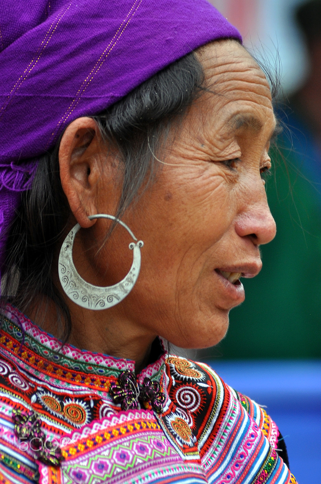 Nikon D90 + Tamron SP 70-300mm F4-5.6 Di VC USD sample photo. Woman from the flower hmong hilltribe in vietnam photography