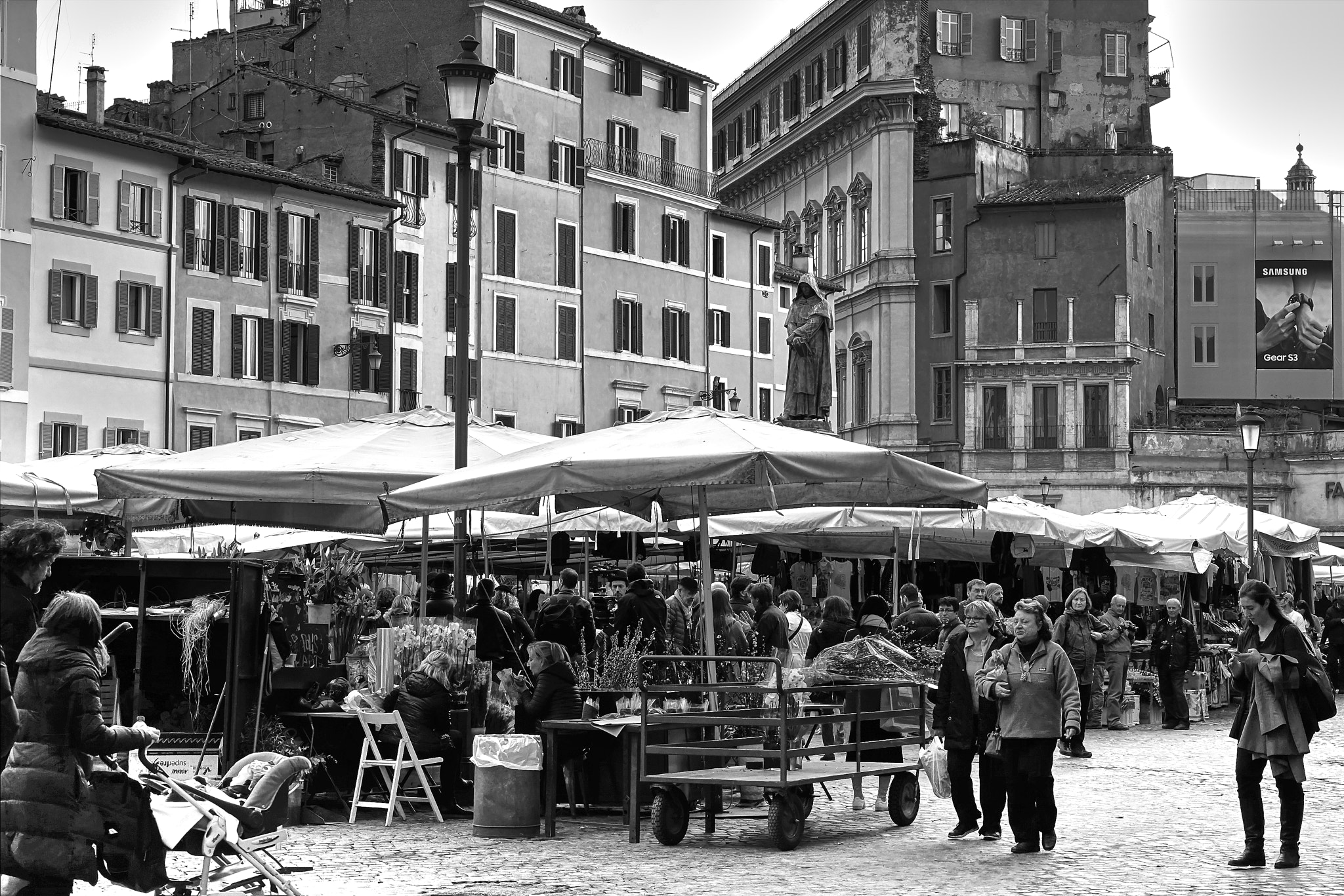 Sony a7R + Sony Sonnar T* FE 55mm F1.8 ZA sample photo. Roma - campo de' fiori photography